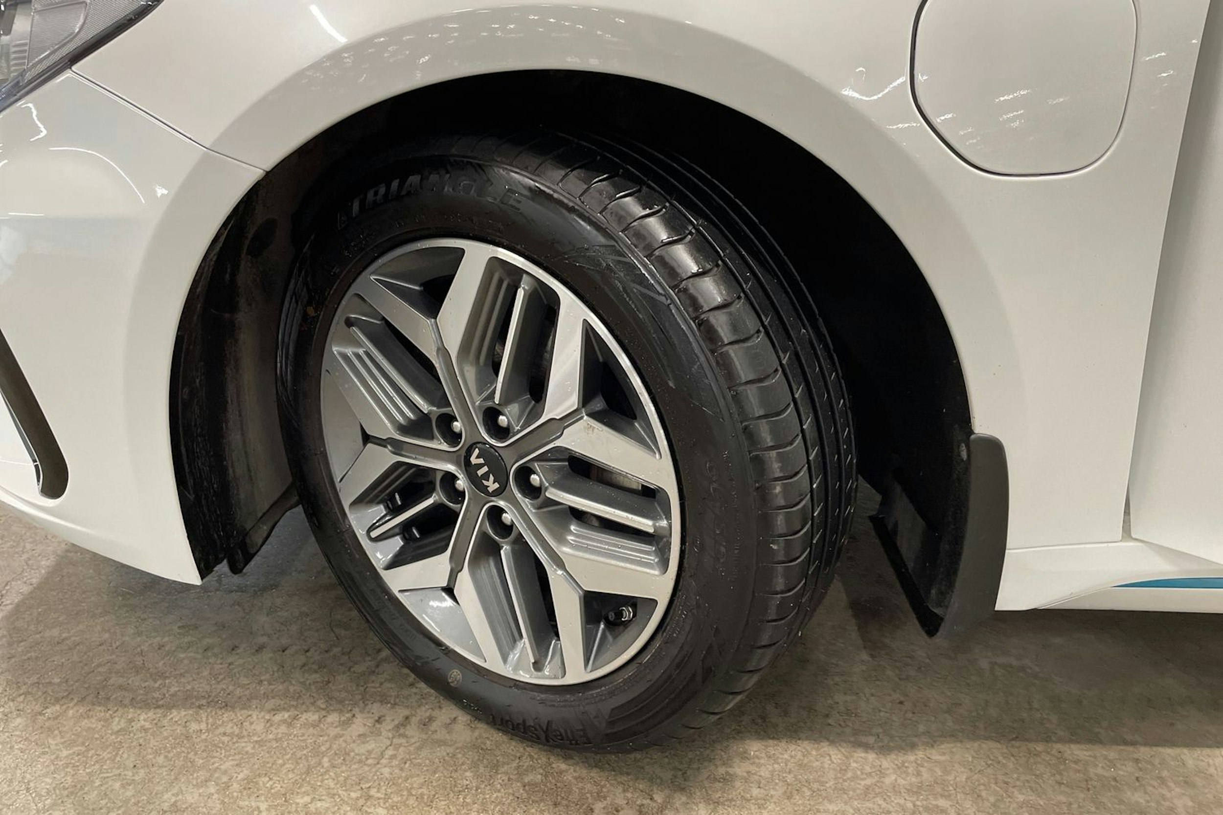 valkoinen Kia Optima 2019 kuva 13.