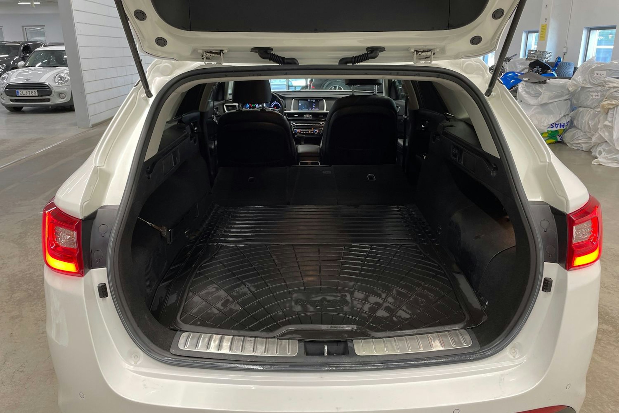 valkoinen Kia Optima 2019 kuva 15.