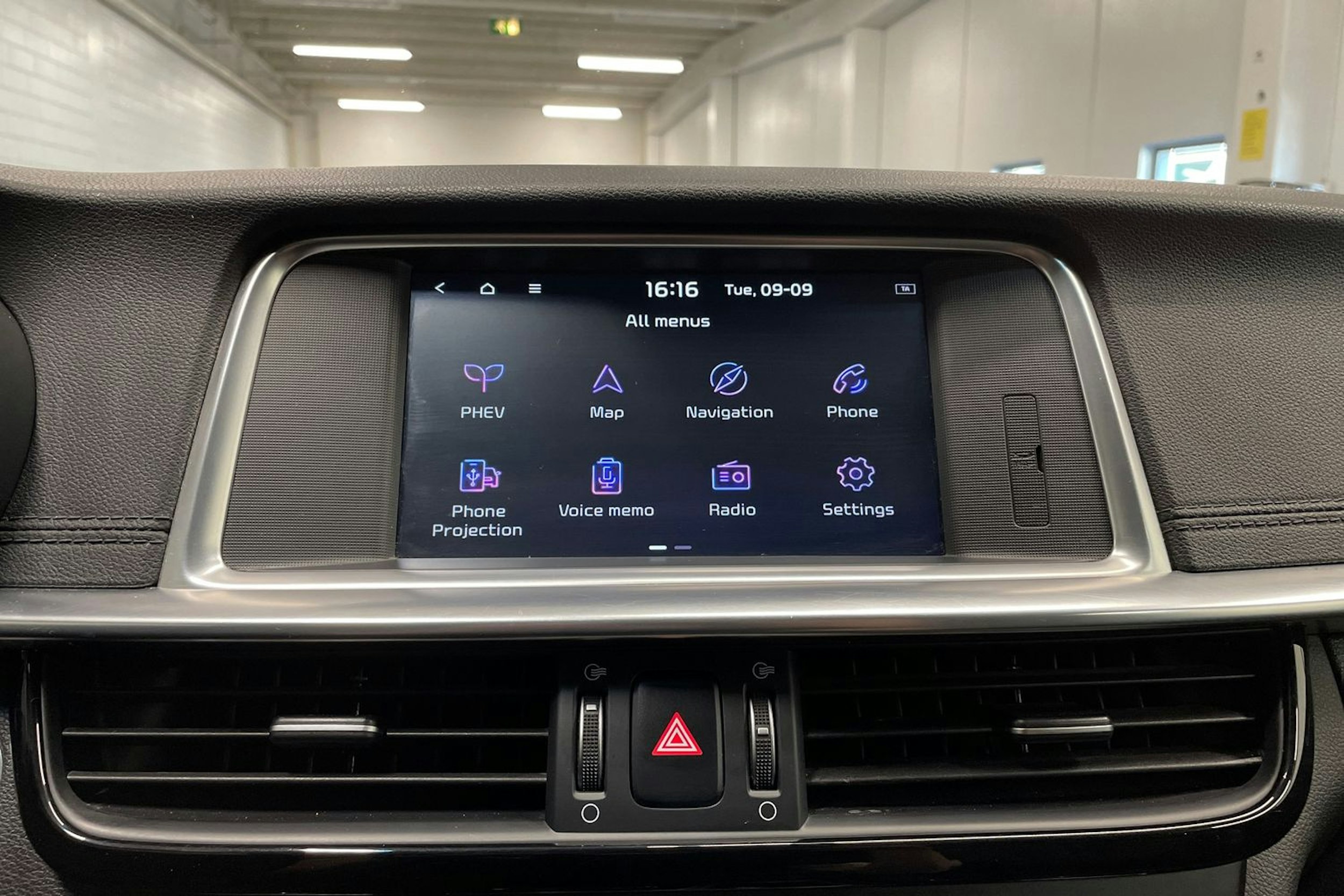 valkoinen Kia Optima 2019 kuva 18.