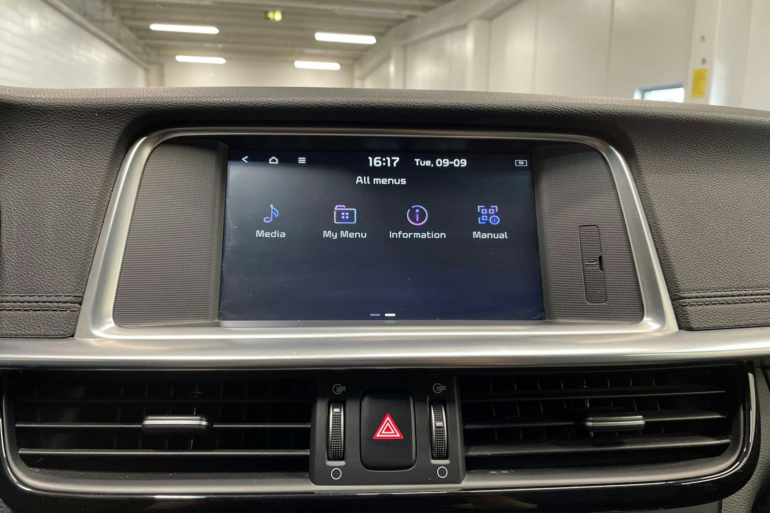valkoinen Kia Optima 2019 kuva 19.
