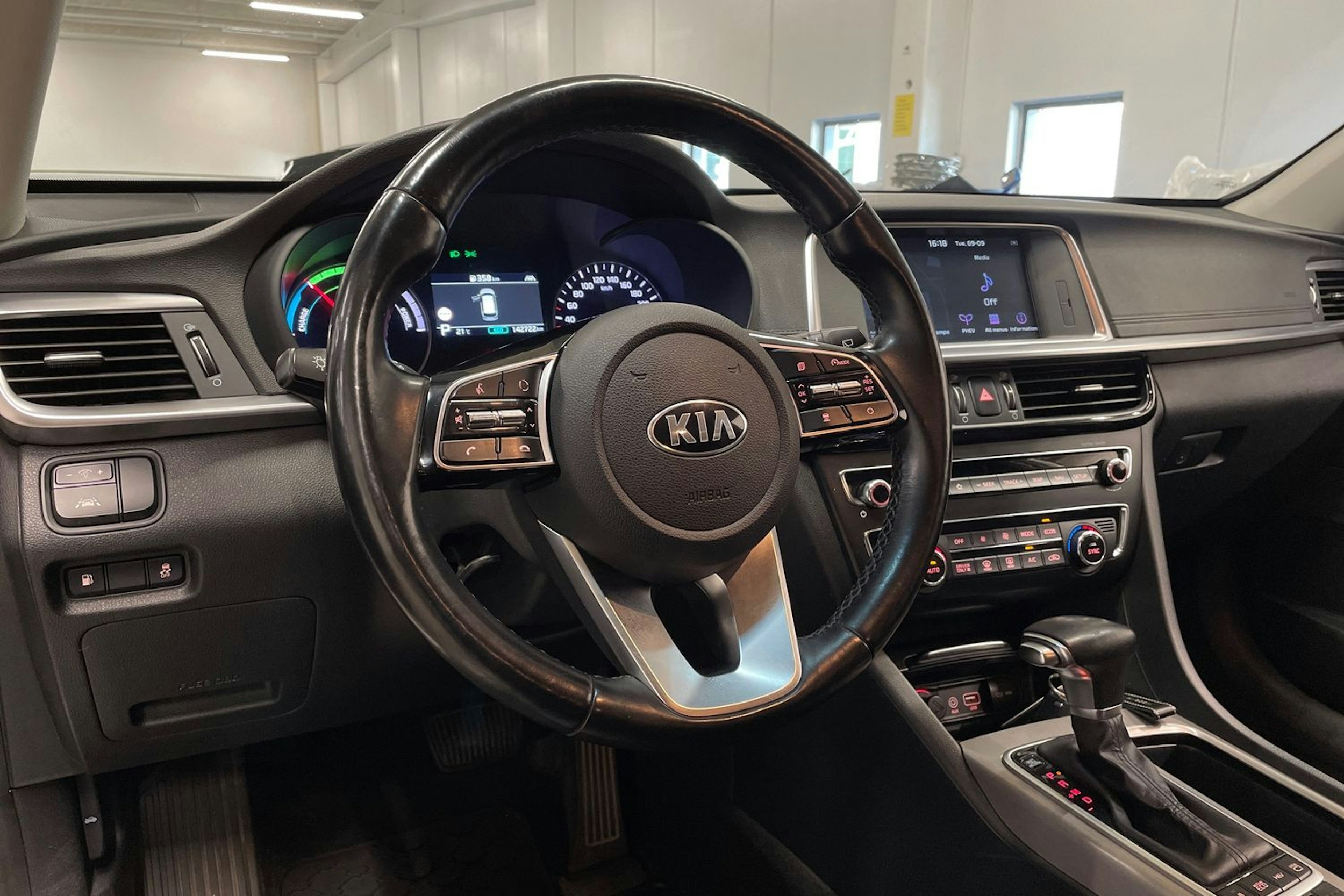 valkoinen Kia Optima 2019 kuva 27.