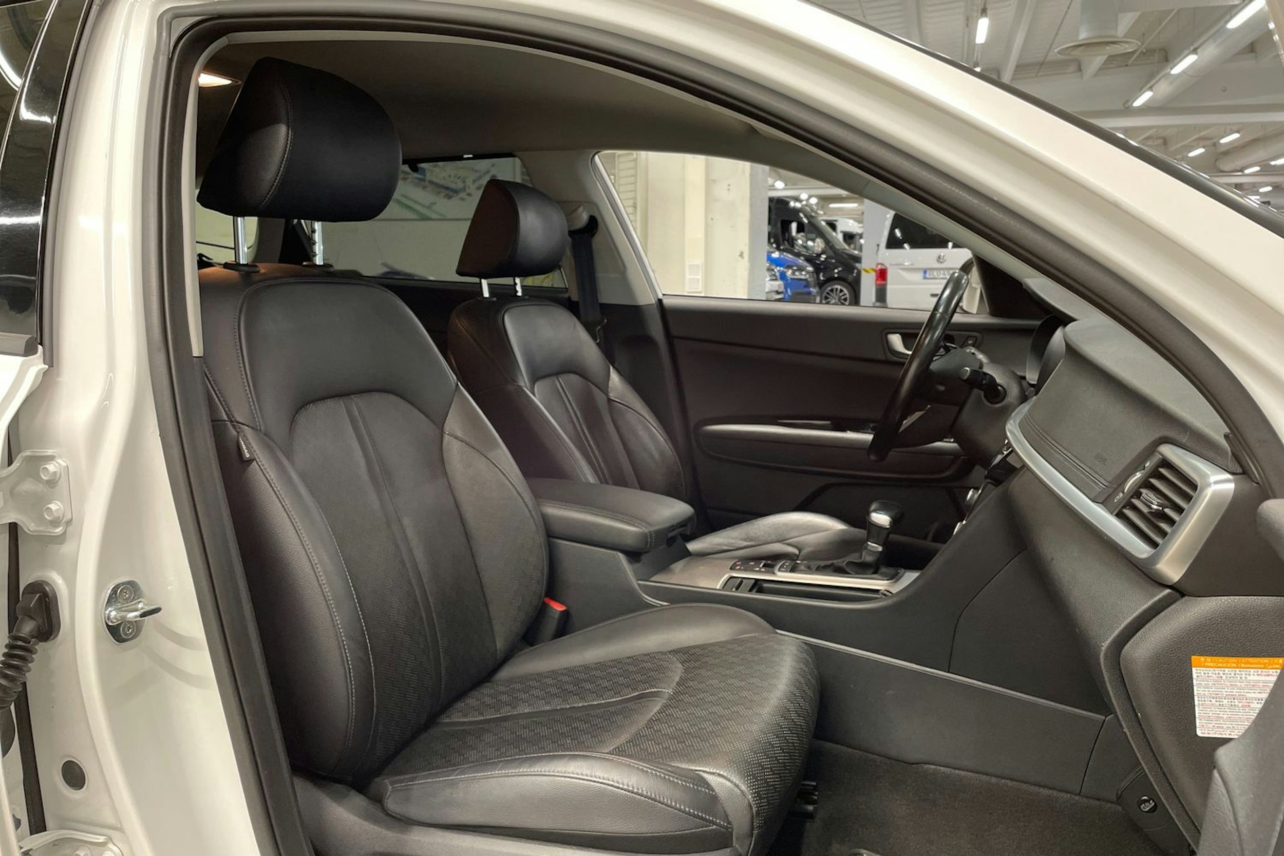 valkoinen Kia Optima 2019 kuva 28.