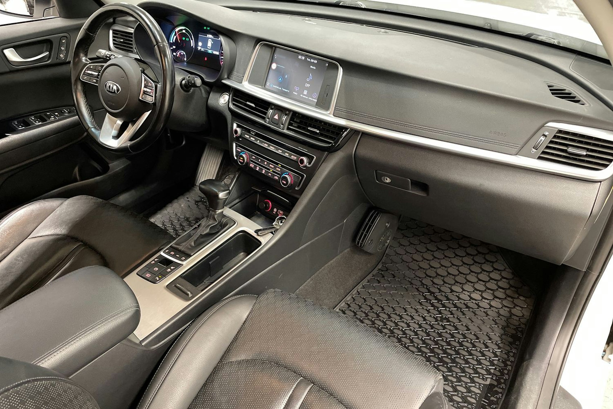 valkoinen Kia Optima 2019 kuva 29.