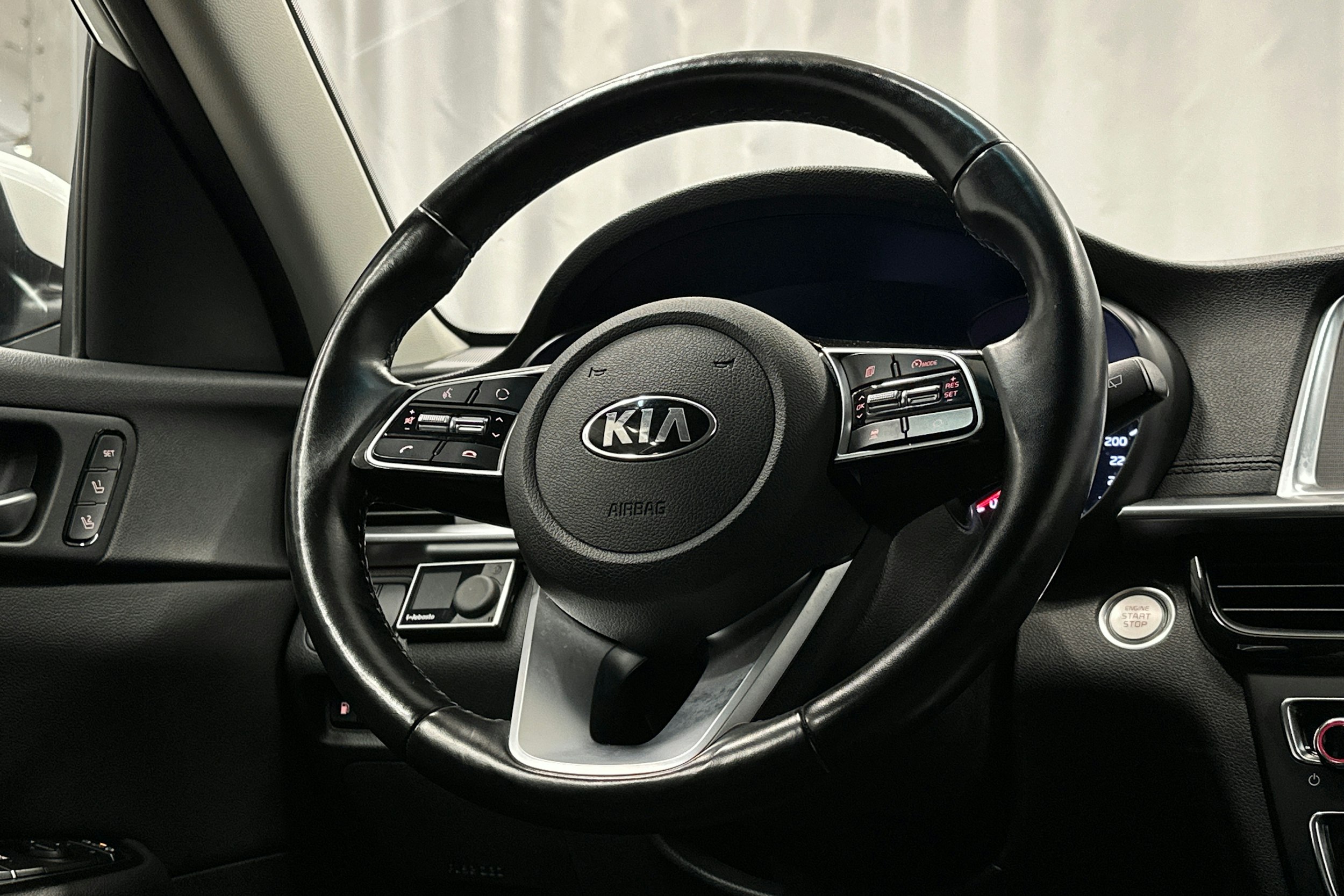 valkoinen Kia Optima 2020 kuva 20.