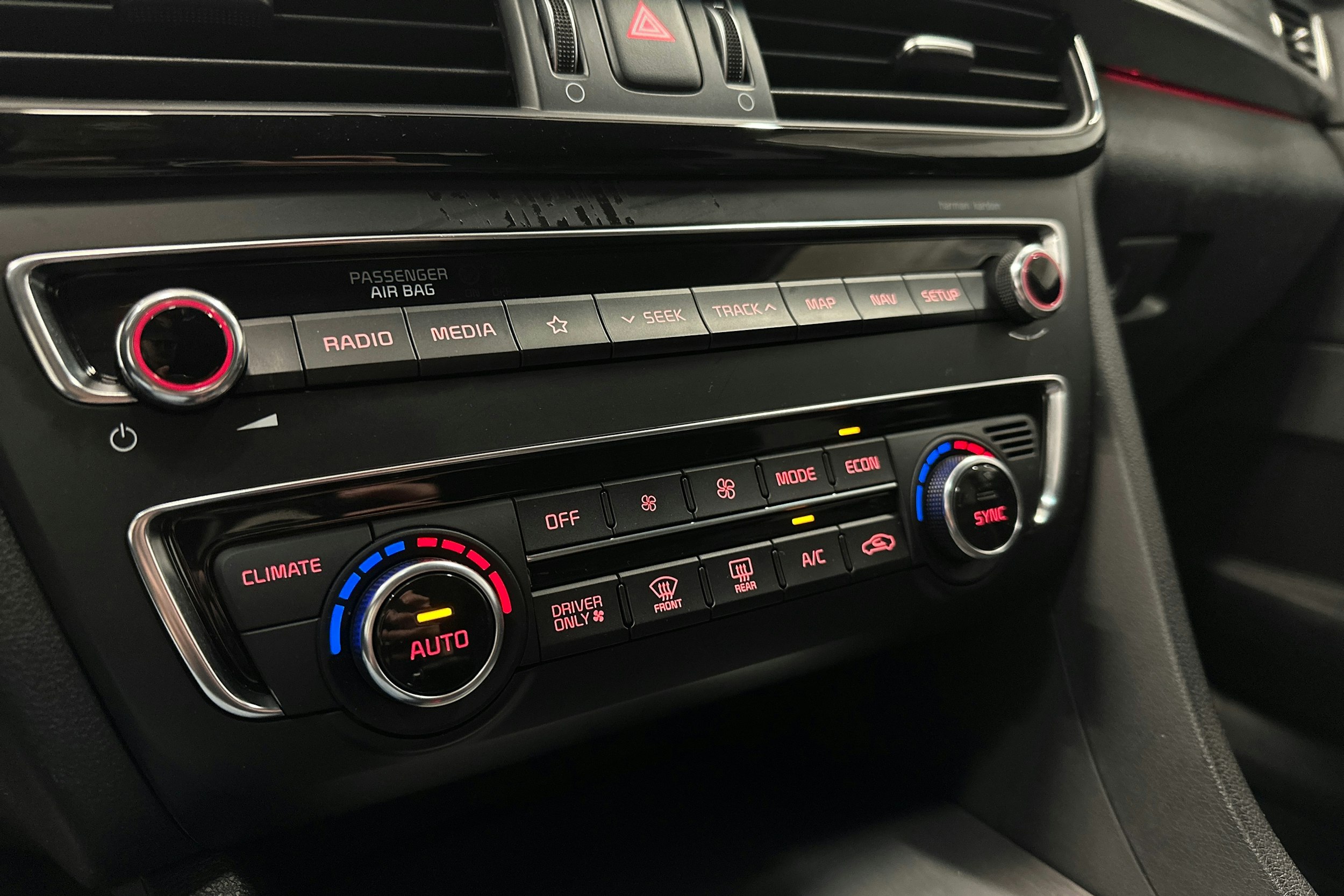 valkoinen Kia Optima 2020 kuva 30.