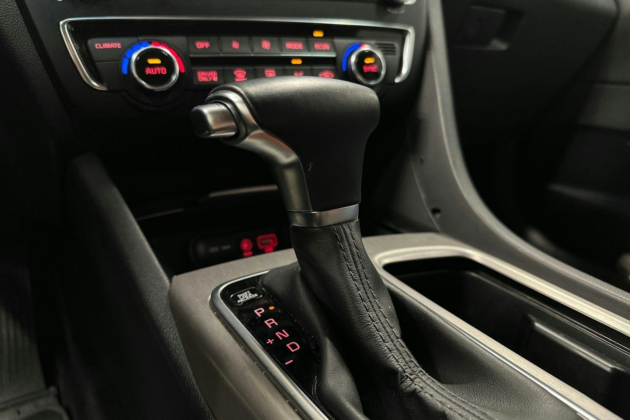 hopea Kia Optima 2021 kuva 21.