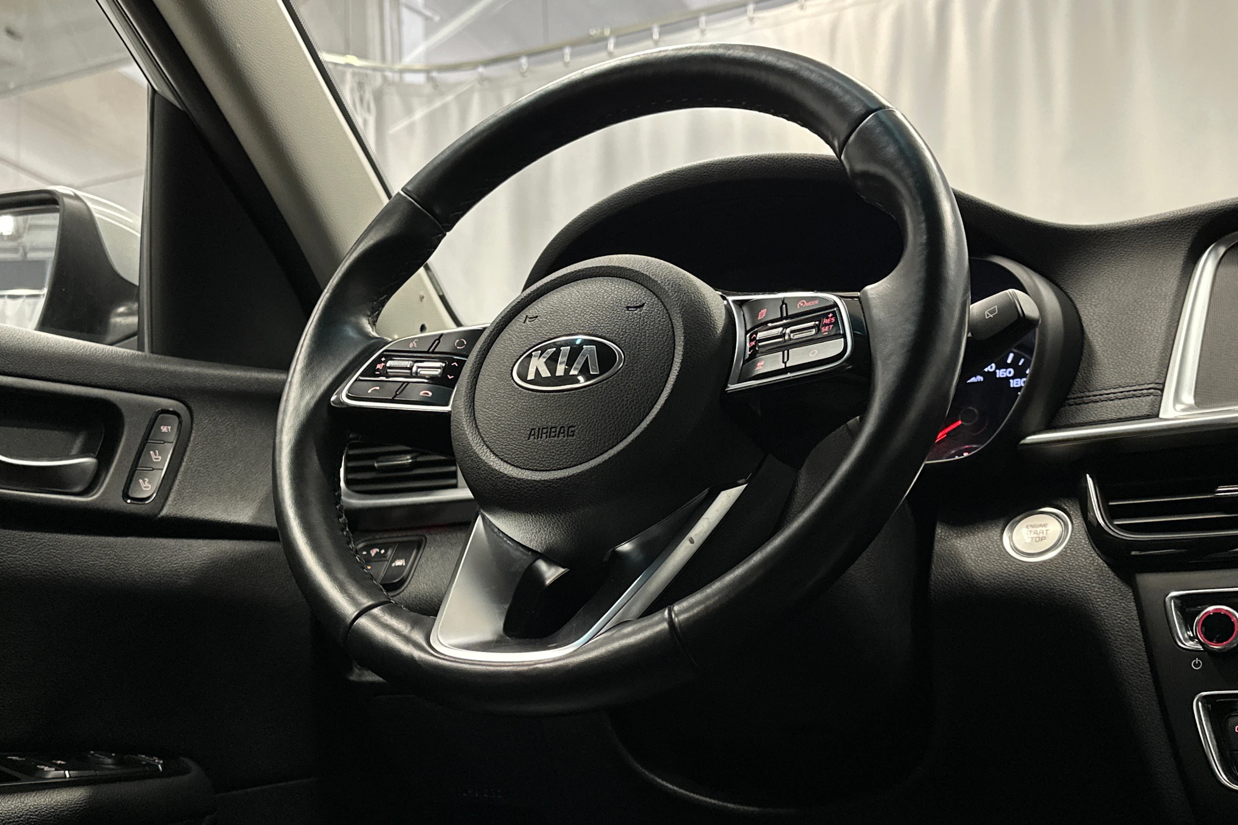 harmaa Kia Optima 2021 kuva 17.