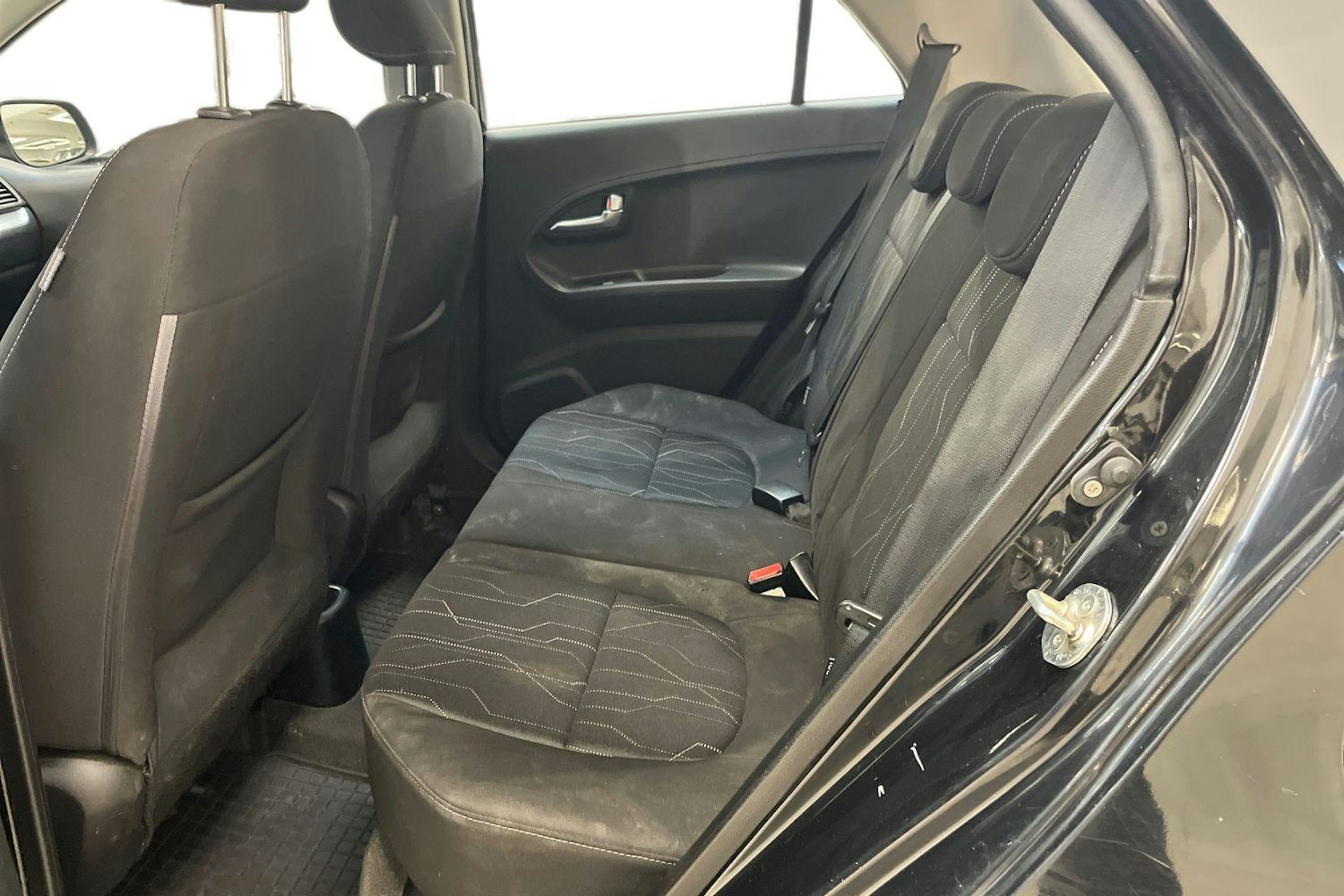 musta Kia Picanto 2012 kuva 8.