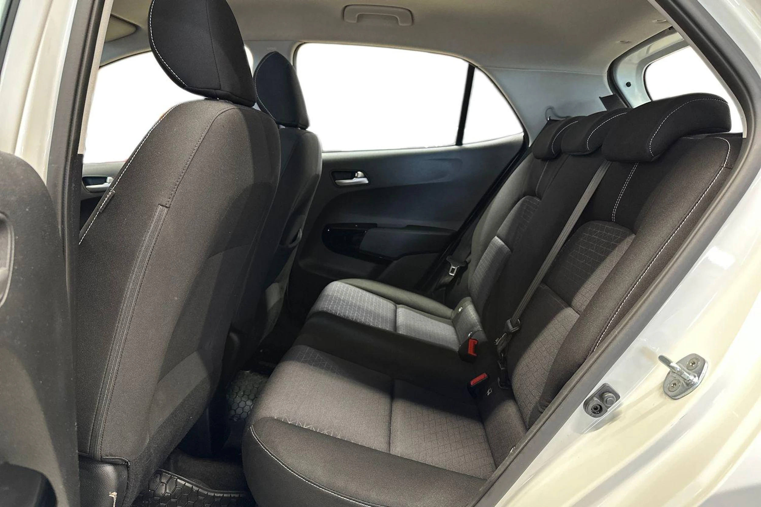 valkoinen Kia Picanto 2018 kuva 8.