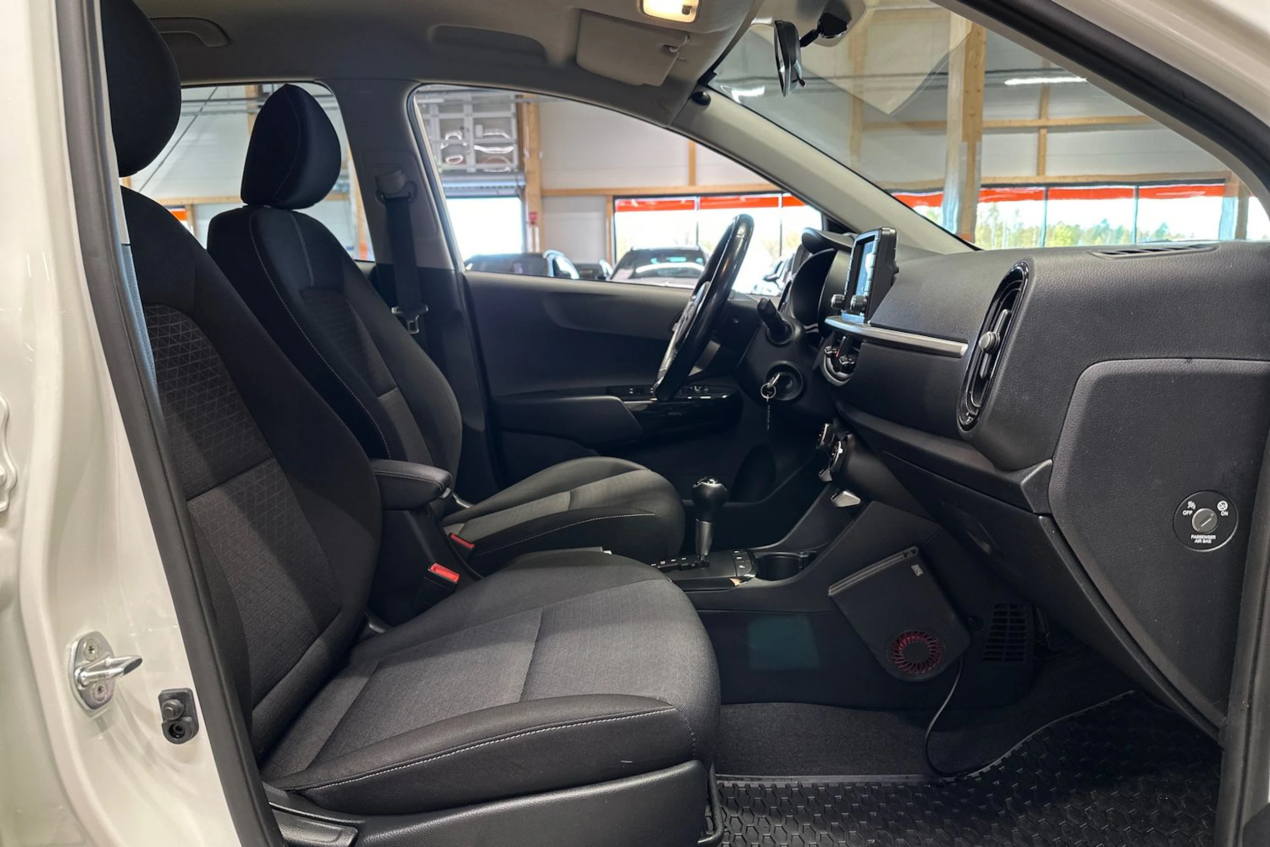 valkoinen Kia Picanto 2018 kuva 11.
