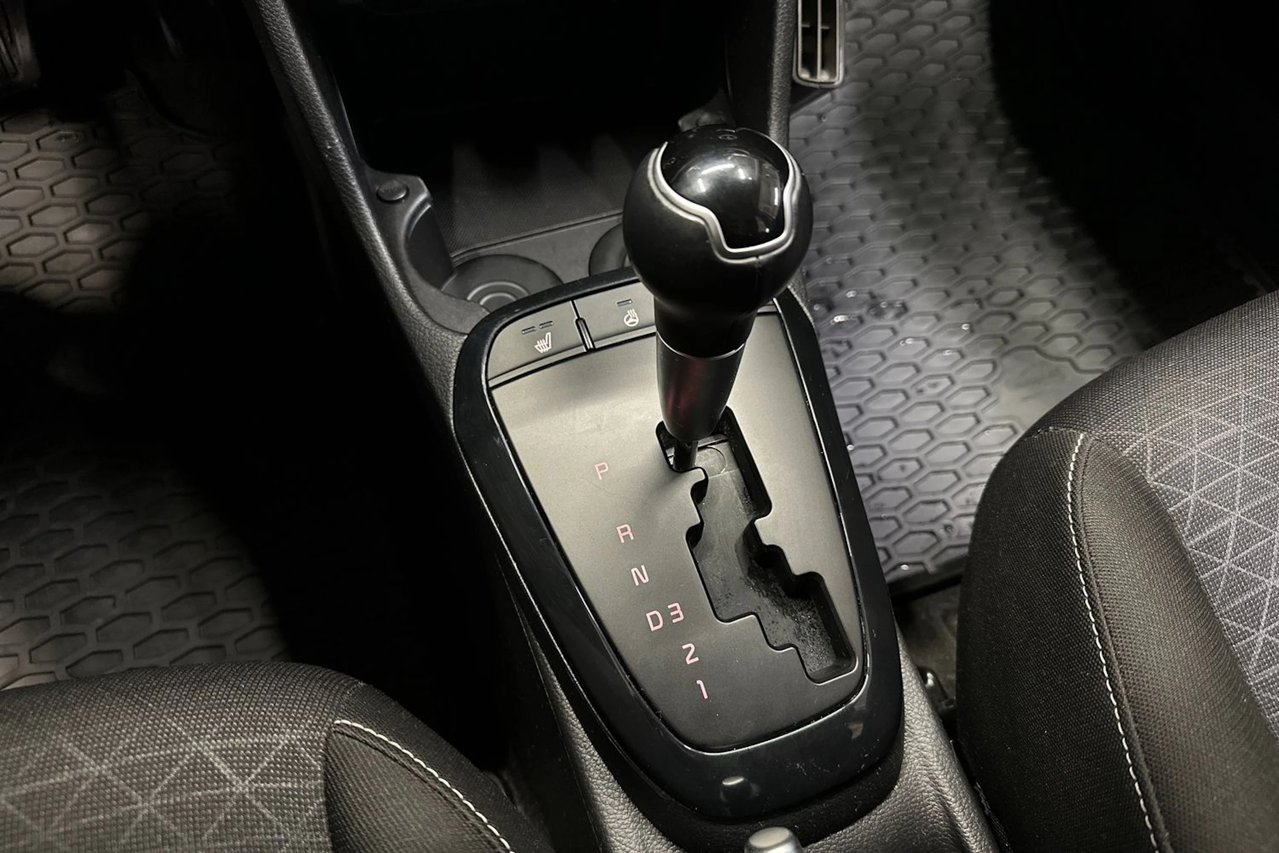 valkoinen Kia Picanto 2018 kuva 17.