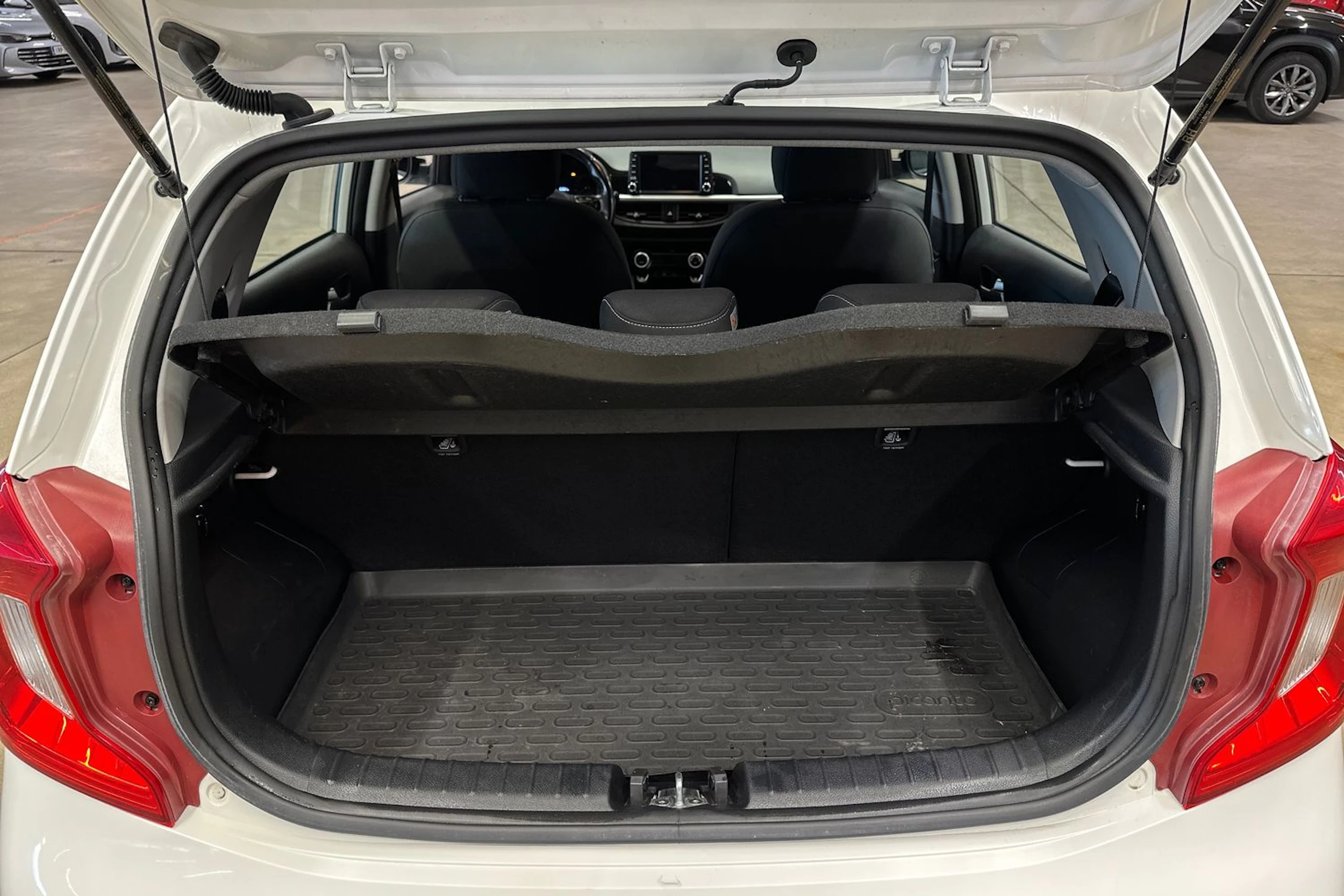 valkoinen Kia Picanto 2018 kuva 22.