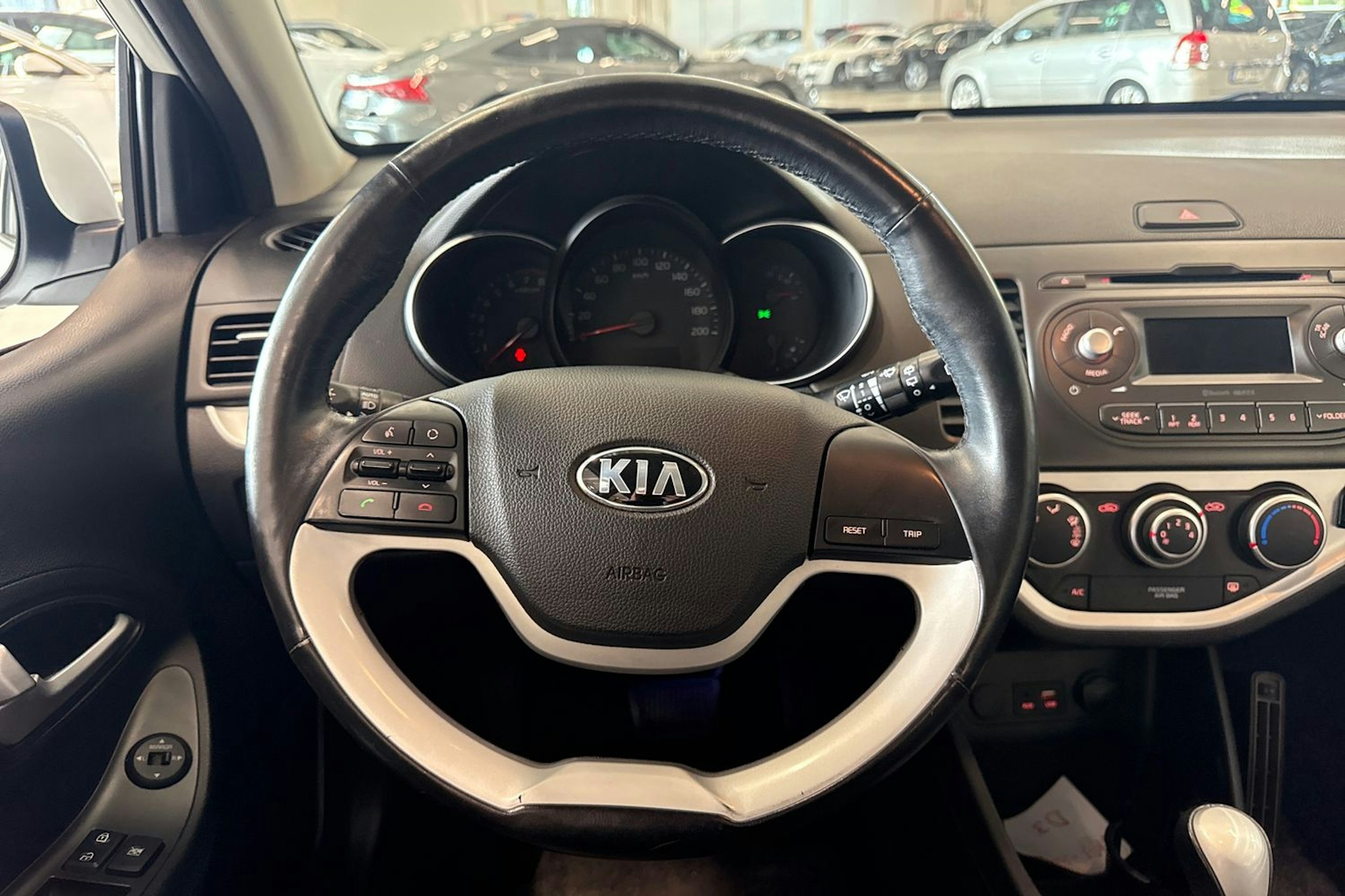 valkoinen Kia Picanto 2017 kuva 14.