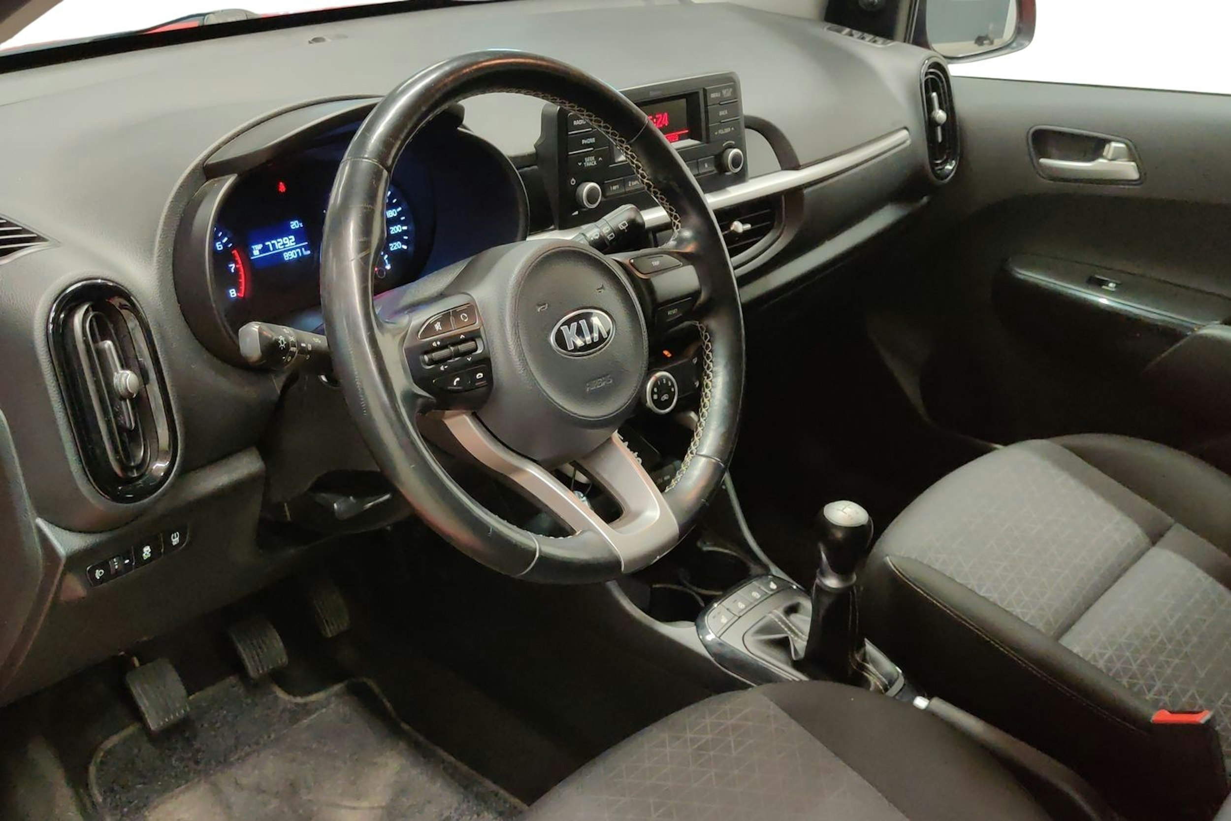 punainen Kia Picanto 2018 kuva 7.