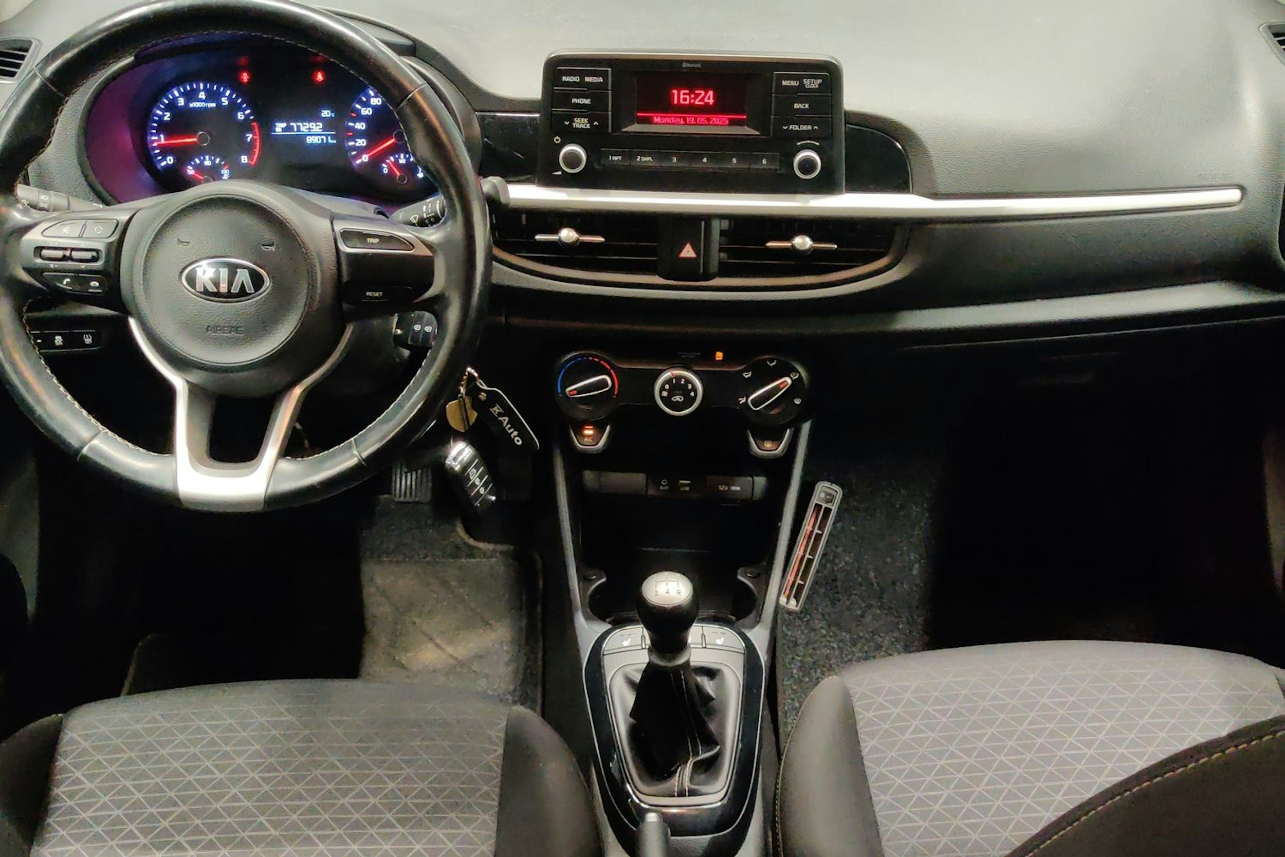 punainen Kia Picanto 2018 kuva 9.