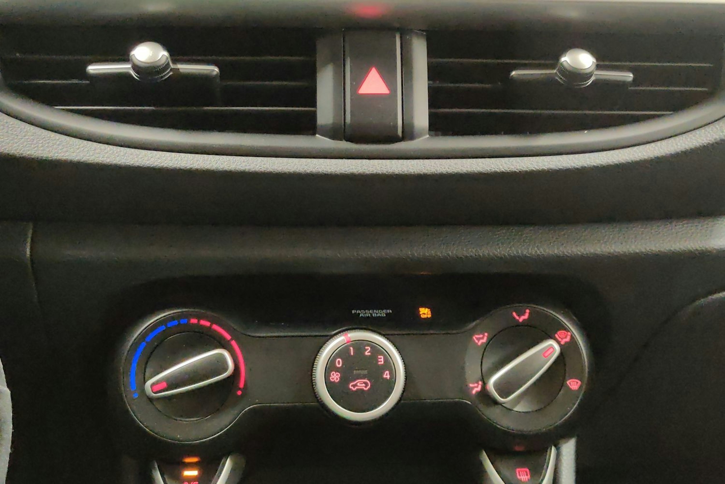 punainen Kia Picanto 2018 kuva 18.