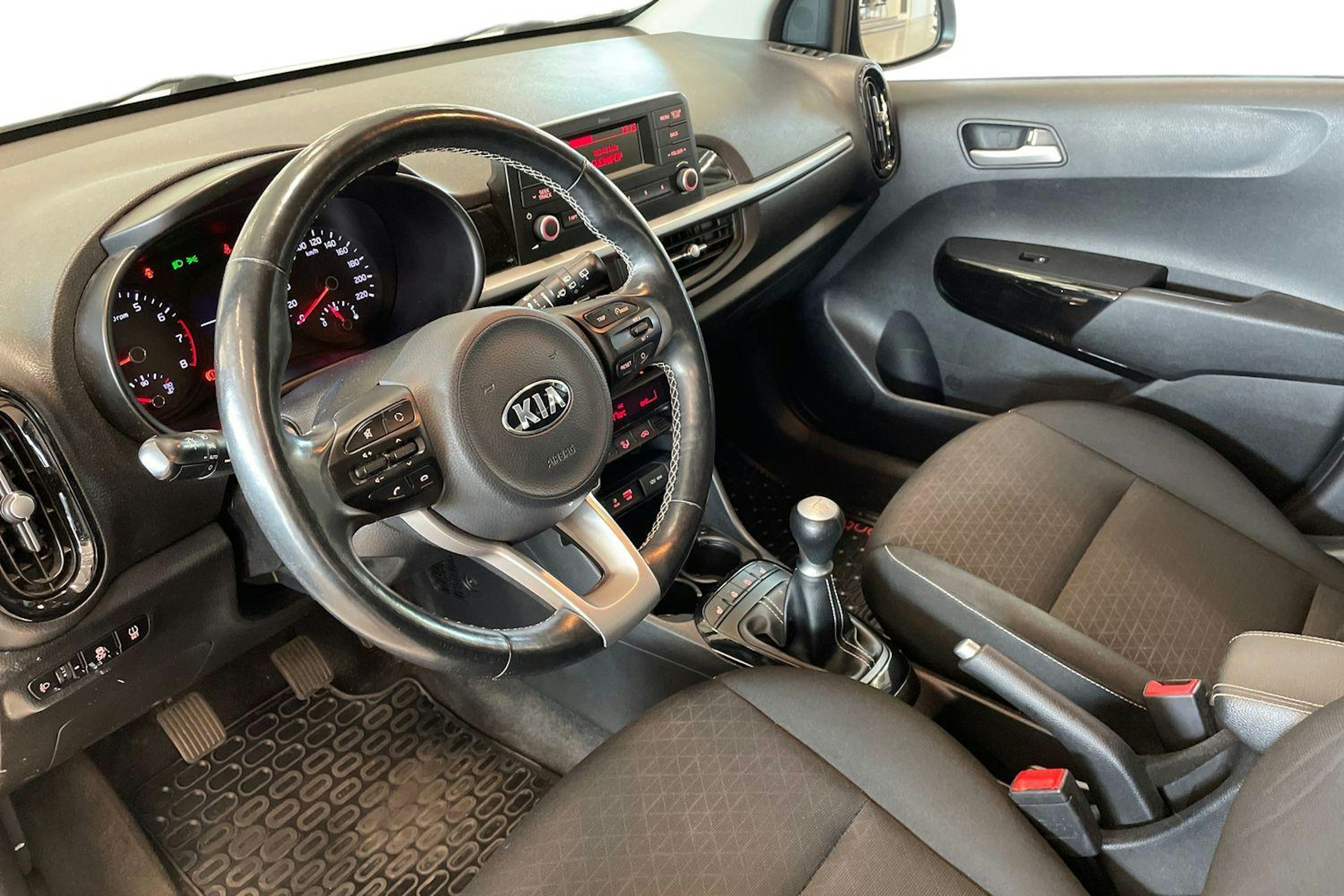 valkoinen Kia Picanto 2018 kuva 7.