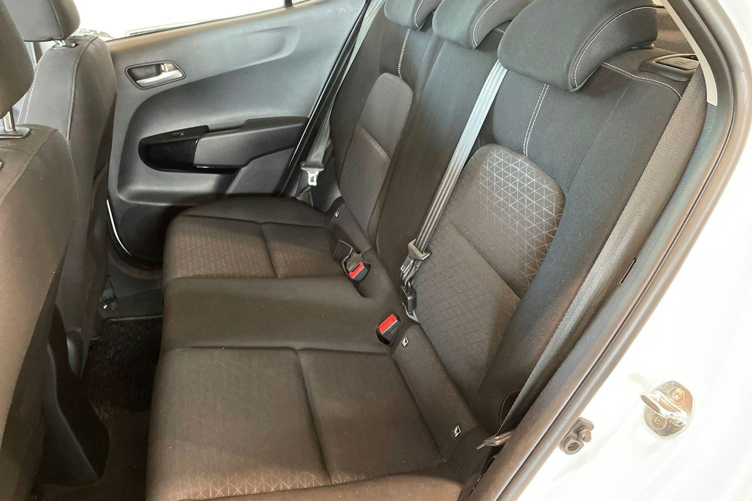 valkoinen Kia Picanto 2018 kuva 10.