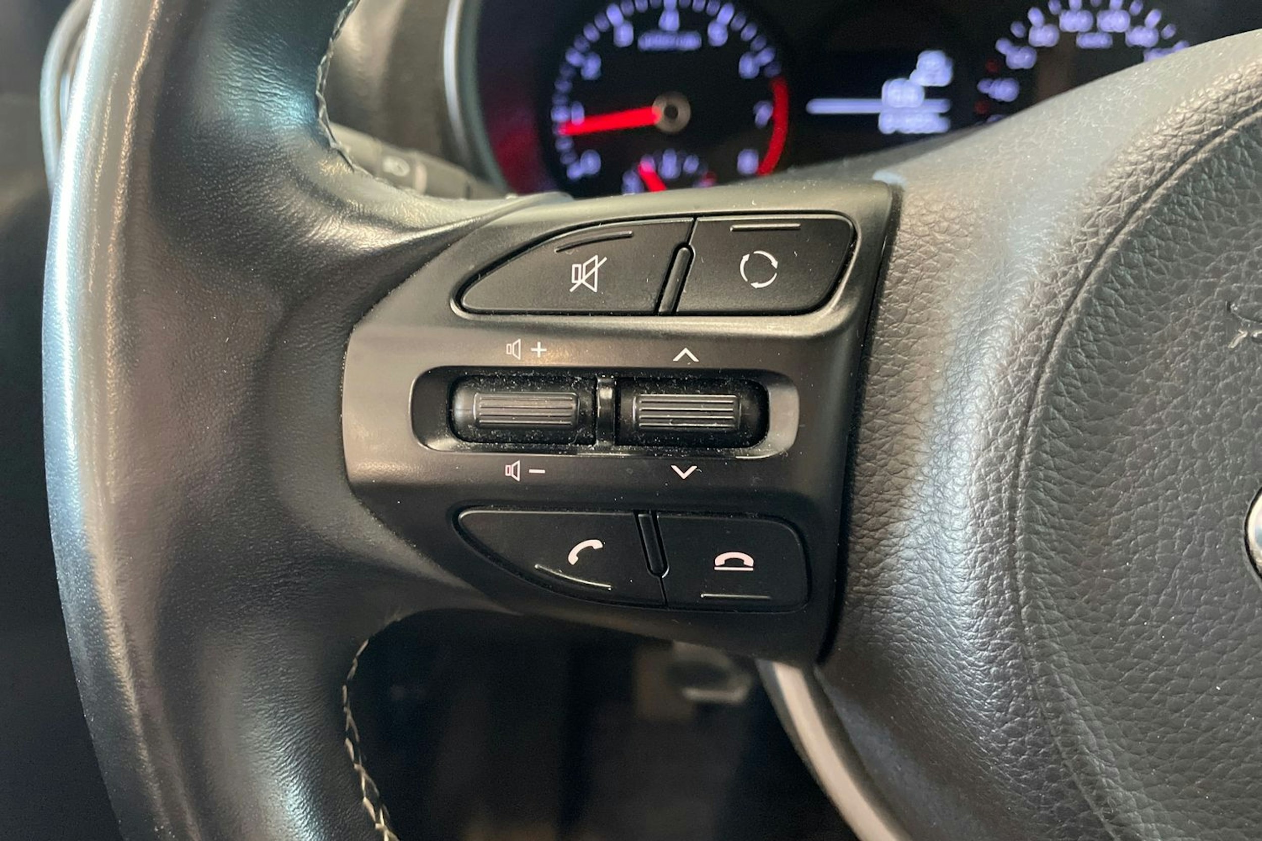 valkoinen Kia Picanto 2018 kuva 15.