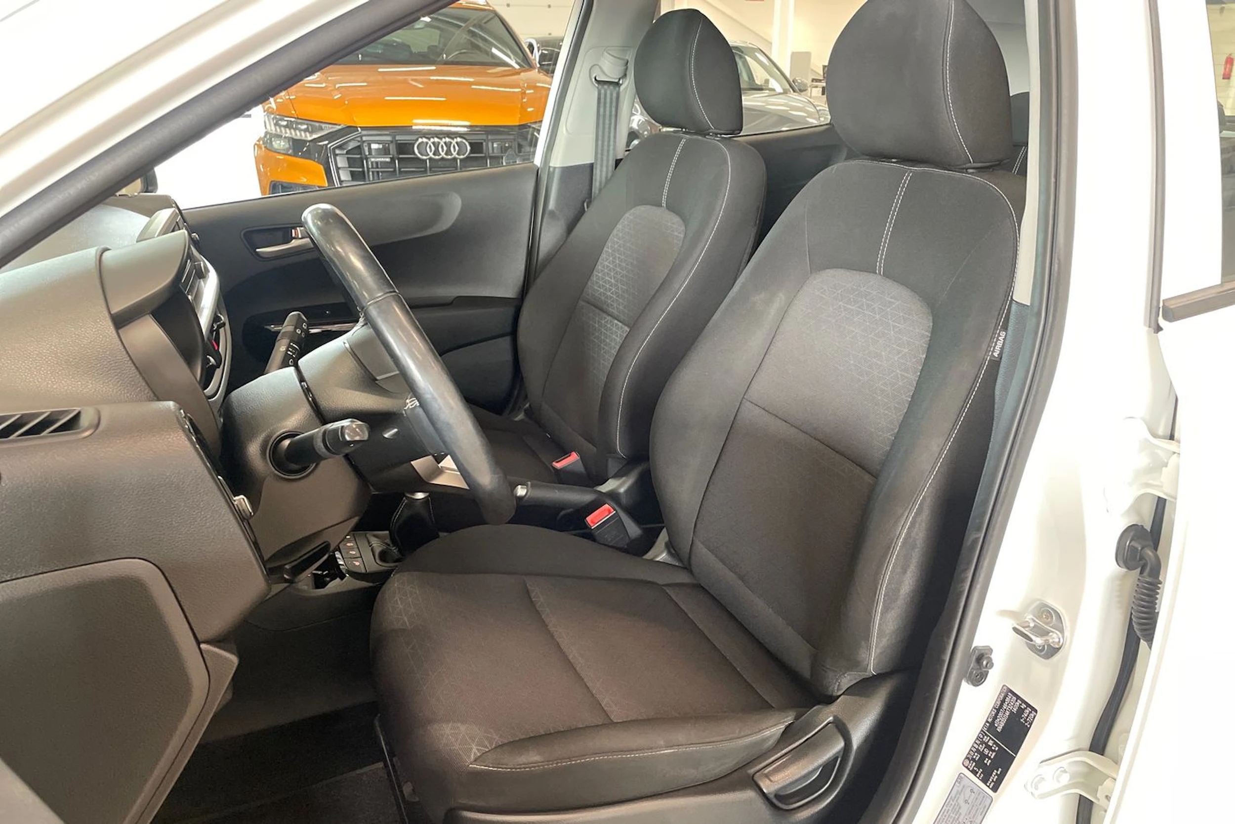 valkoinen Kia Picanto 2019 kuva 15.