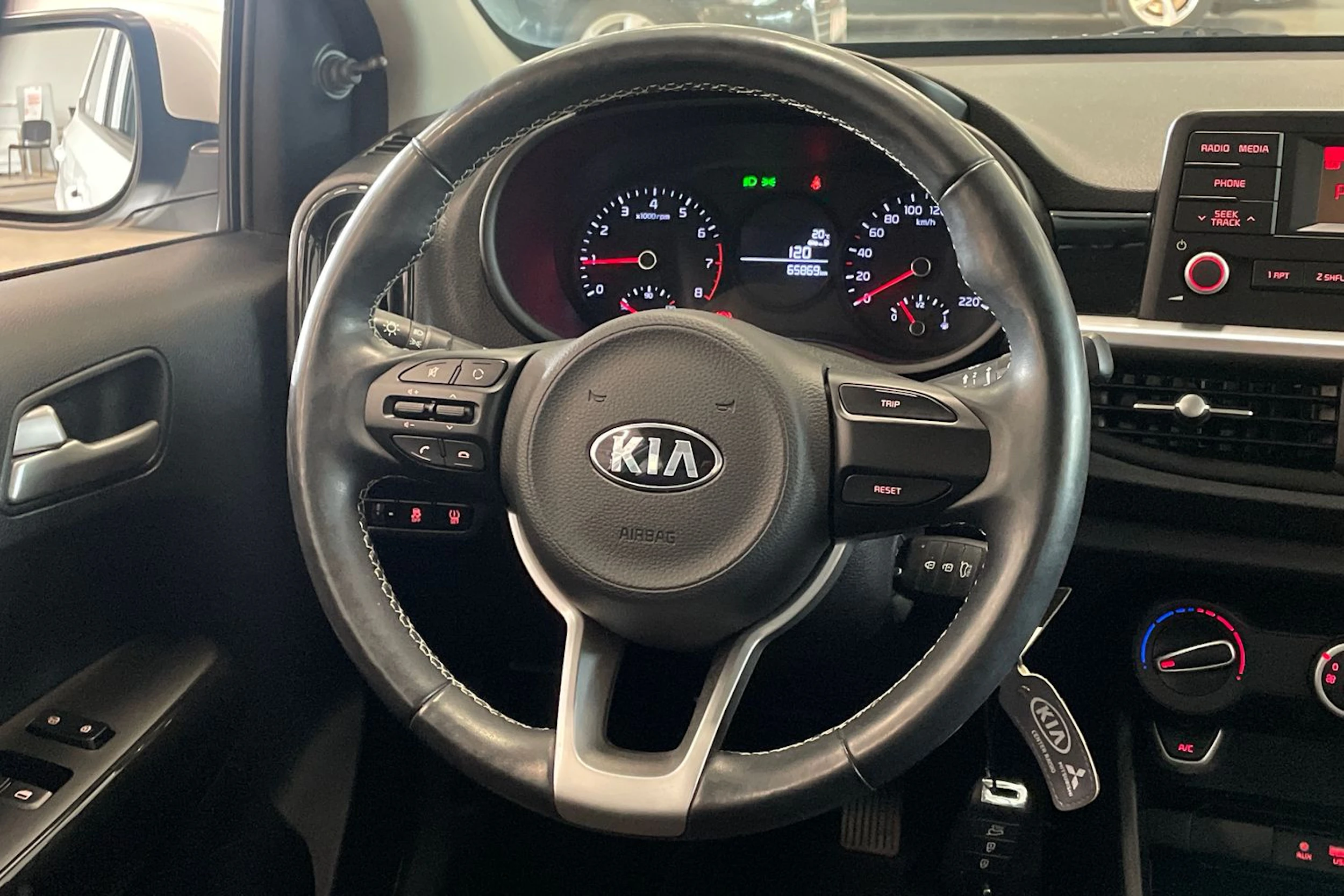 valkoinen Kia Picanto 2019 kuva 16.