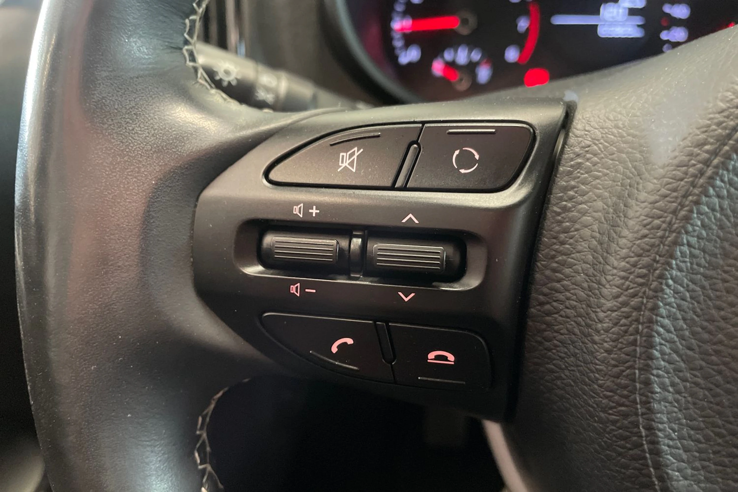 valkoinen Kia Picanto 2019 kuva 19.