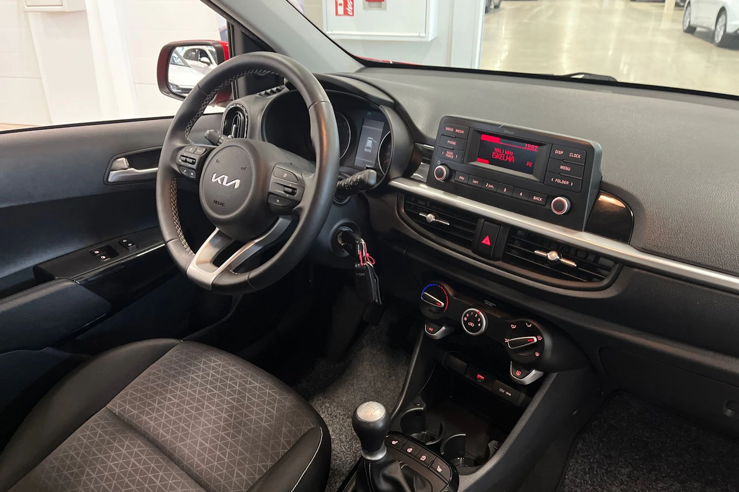 punainen Kia Picanto 2022 kuva 17.