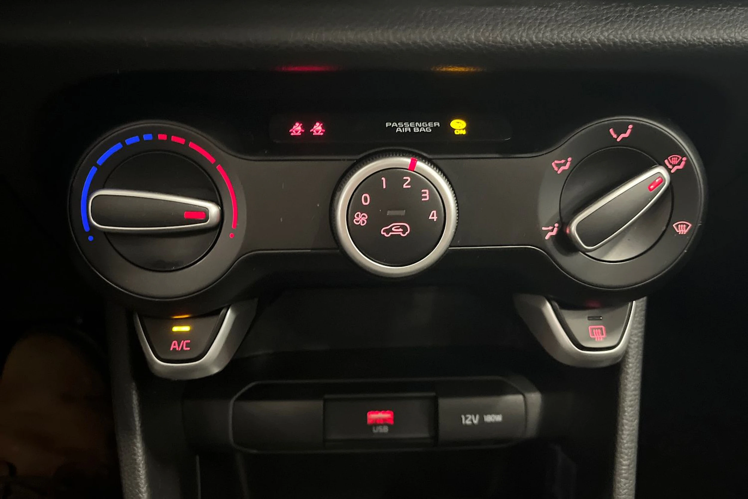 punainen Kia Picanto 2022 kuva 21.