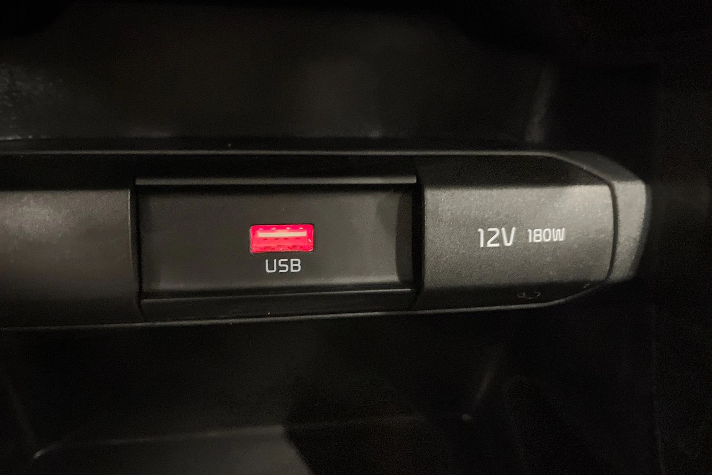 punainen Kia Picanto 2022 kuva 28.