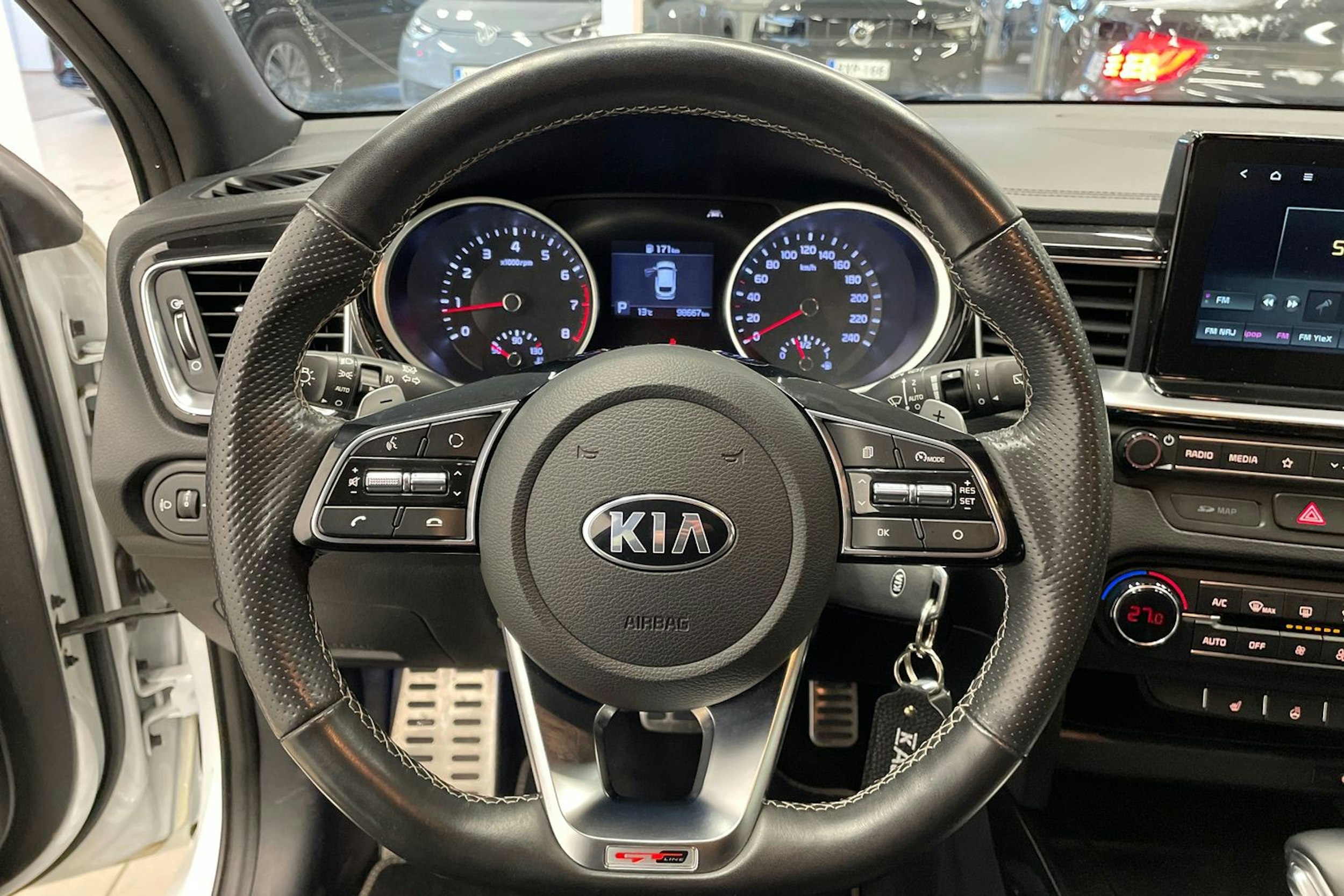 valkoinen Kia ProCeed 2019 kuva 14.