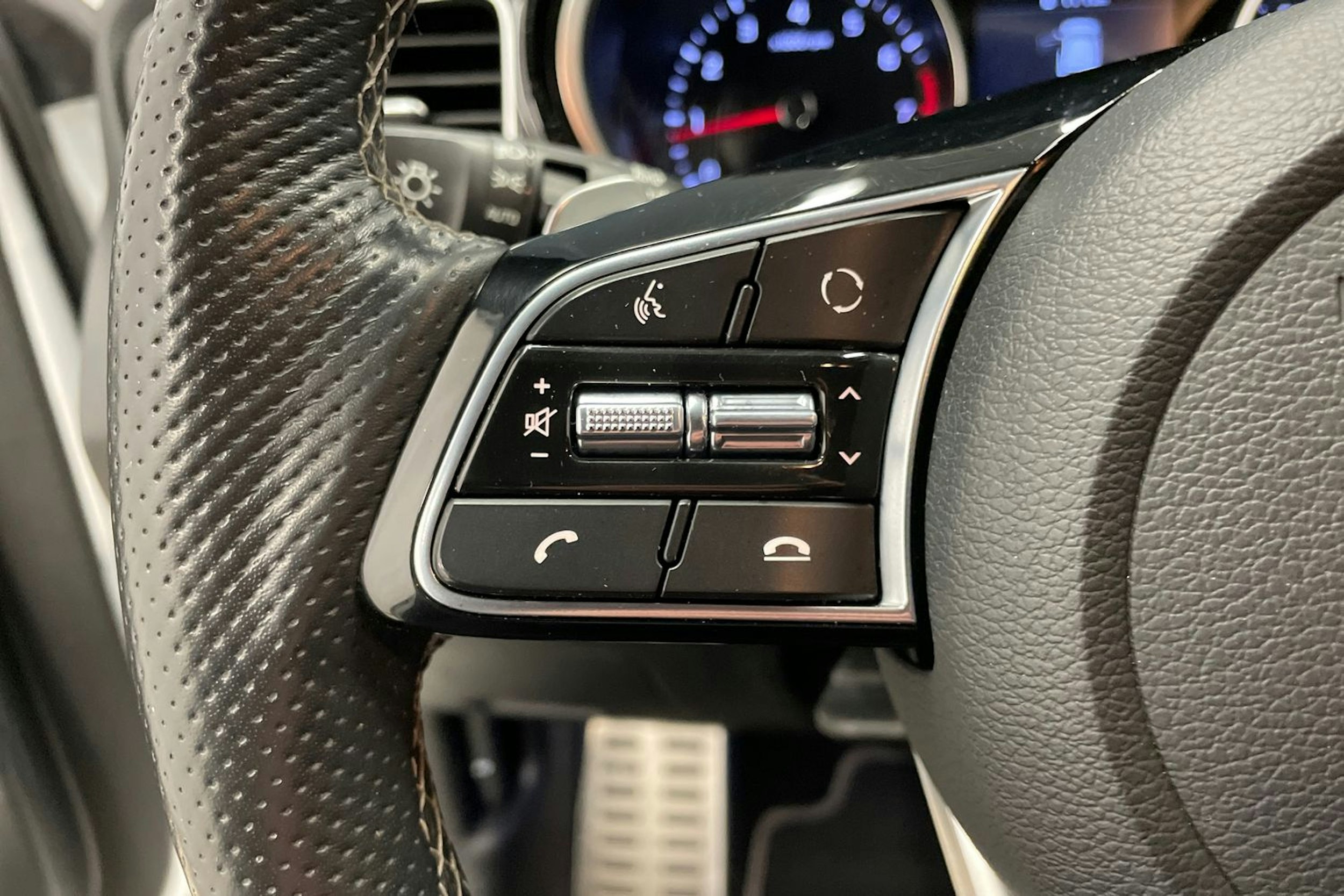 valkoinen Kia ProCeed 2019 kuva 16.