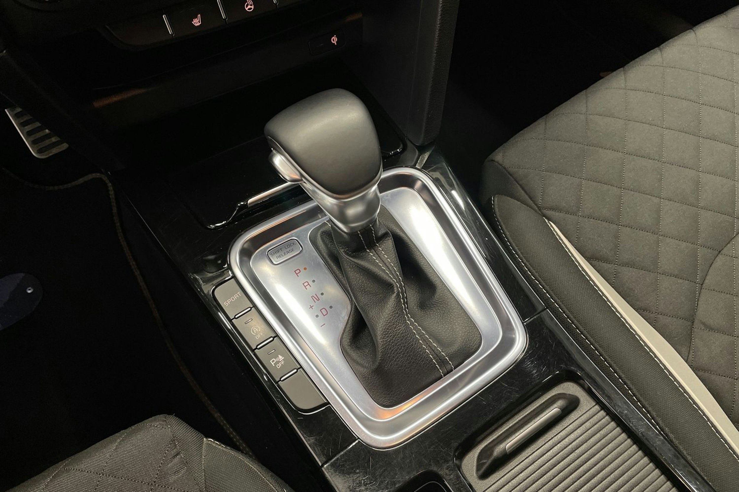 valkoinen Kia ProCeed 2019 kuva 17.