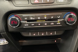 valkoinen Kia ProCeed 2019 kuva 18.