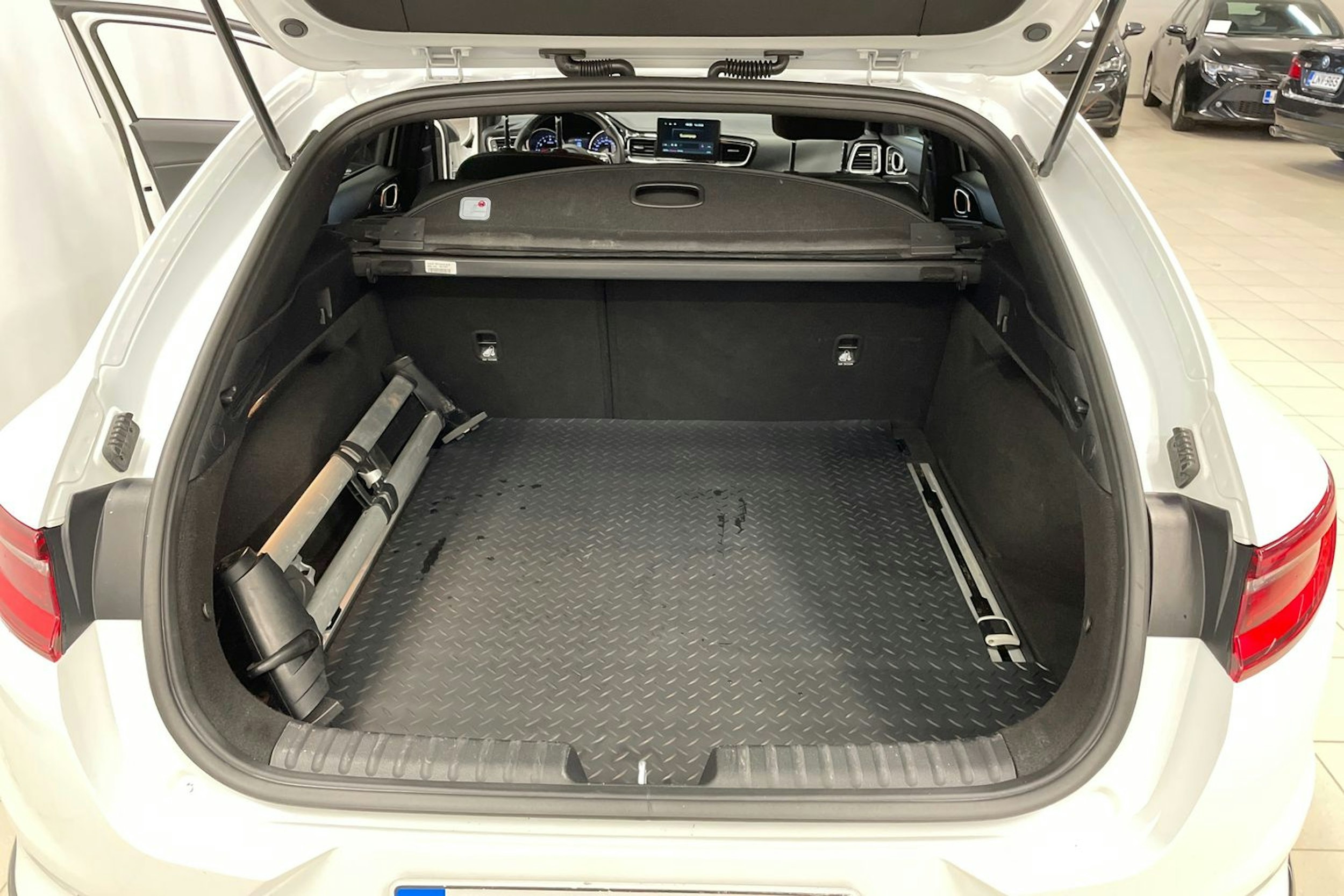 valkoinen Kia ProCeed 2019 kuva 21.