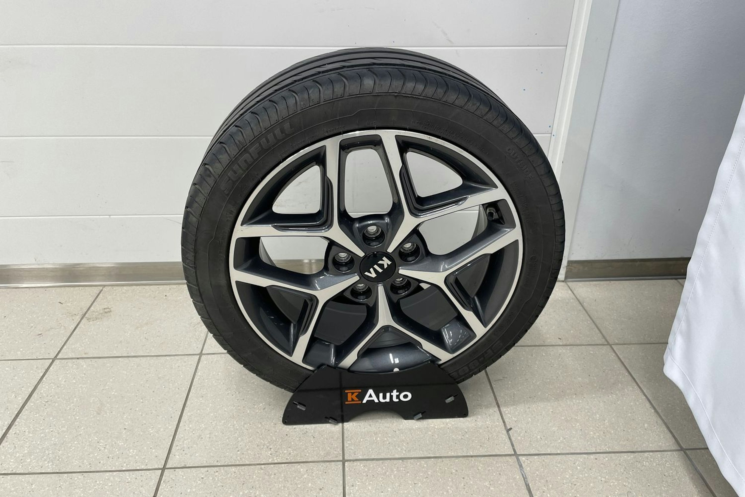 valkoinen Kia ProCeed 2019 kuva 23.