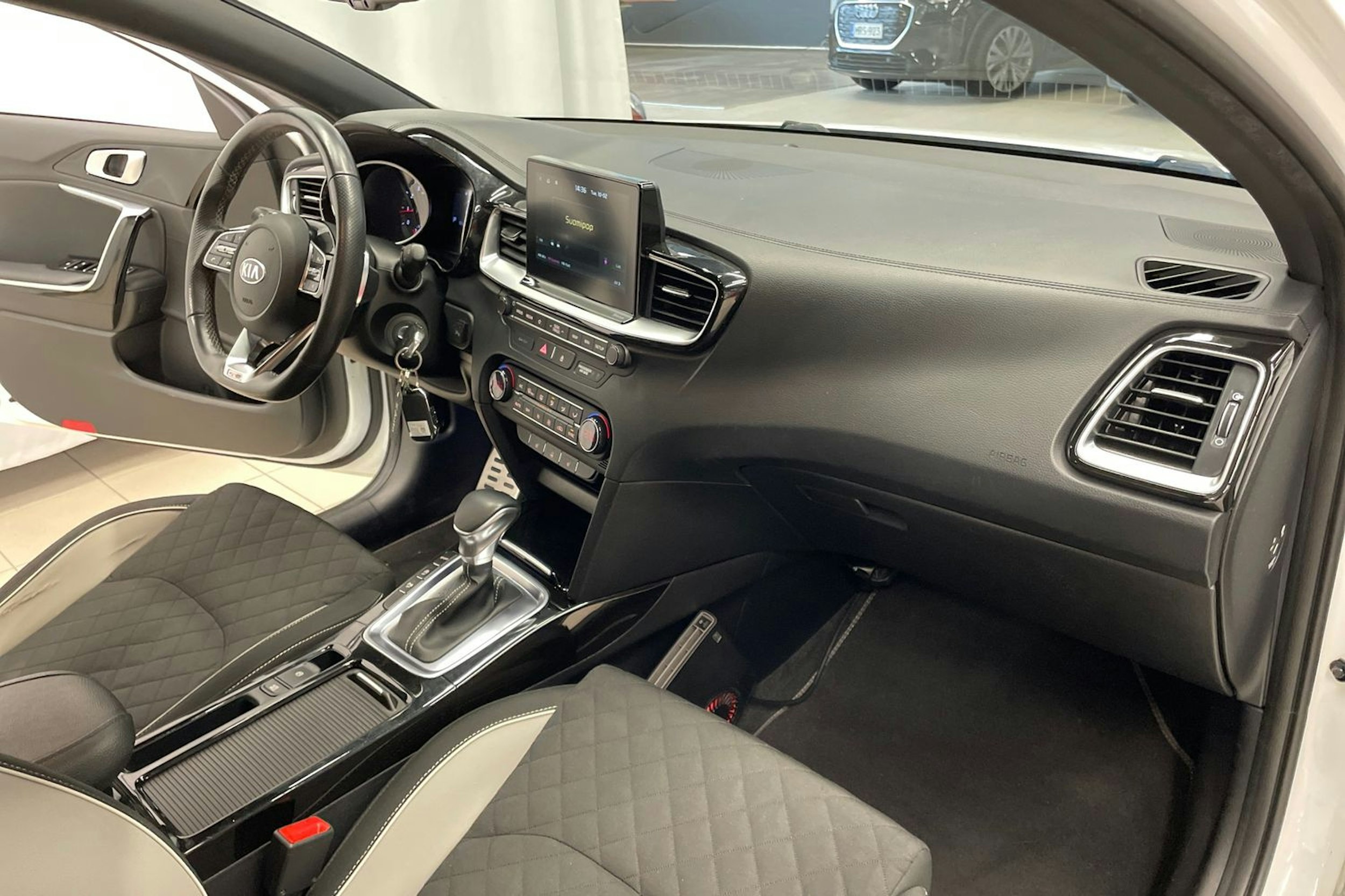 valkoinen Kia ProCeed 2019 kuva 25.