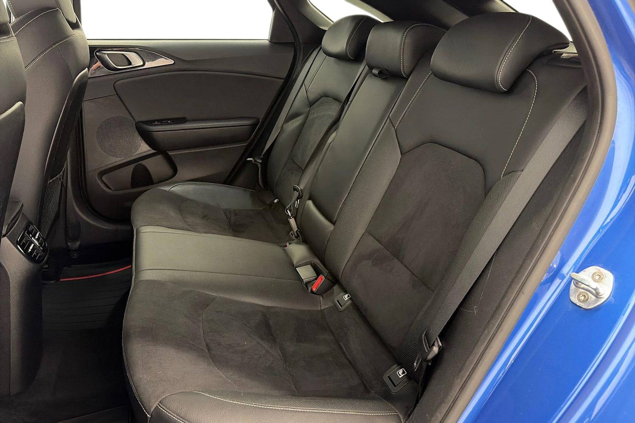 sininen Kia ProCeed 2019 kuva 8.