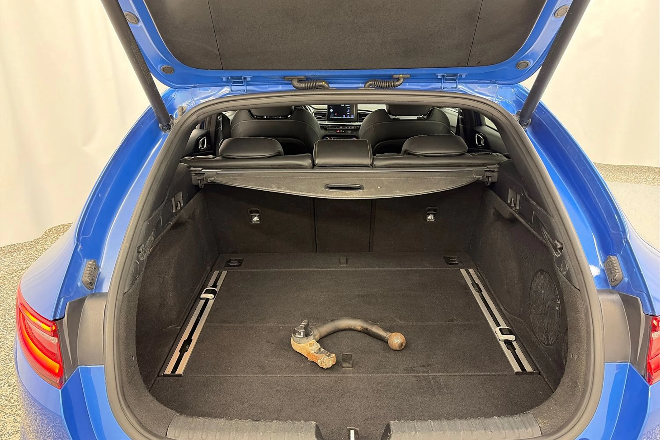 sininen Kia ProCeed 2019 kuva 11.