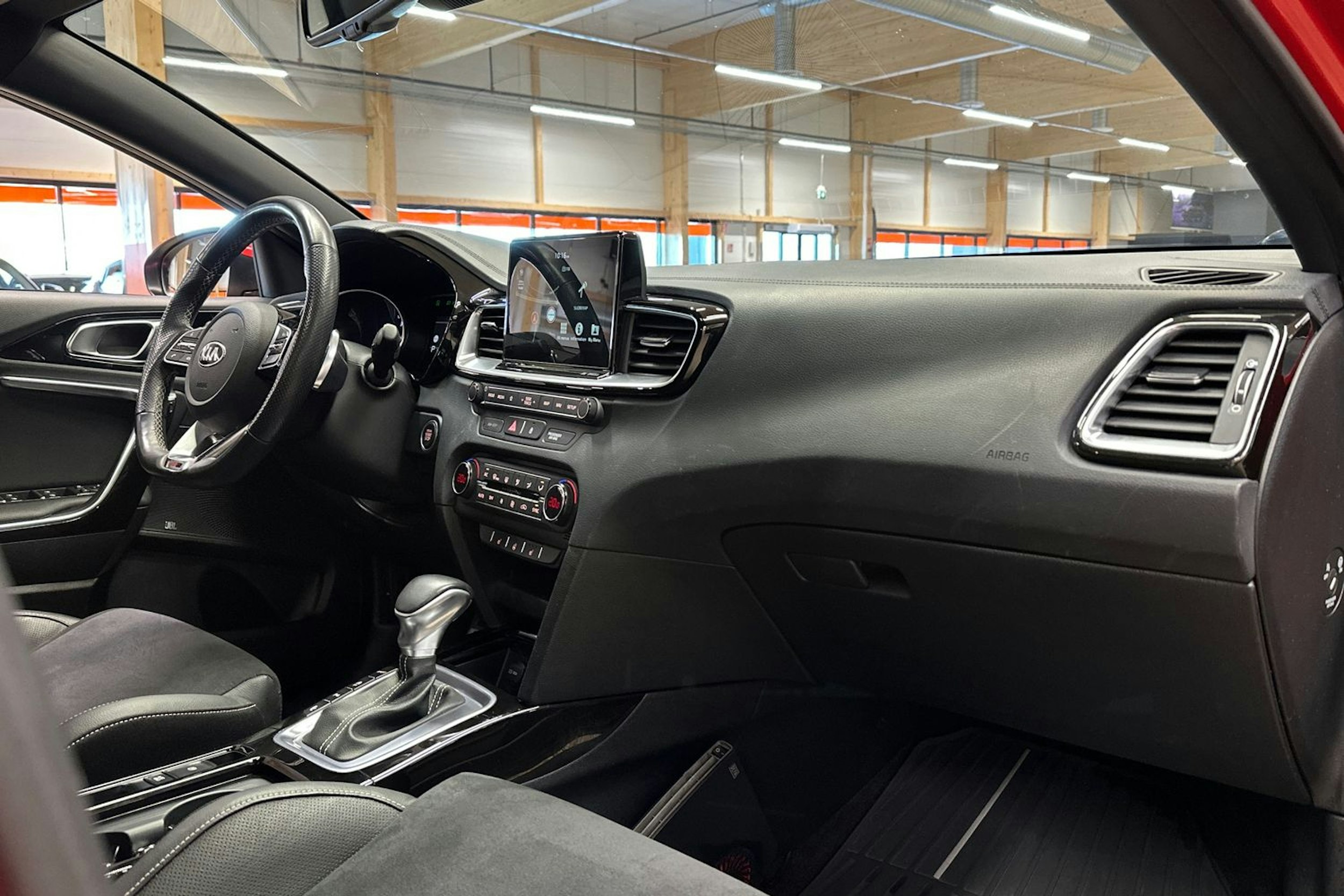 punainen Kia ProCeed 2019 kuva 14.