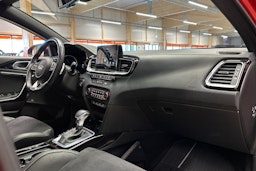 punainen Kia ProCeed 2019 kuva 14.