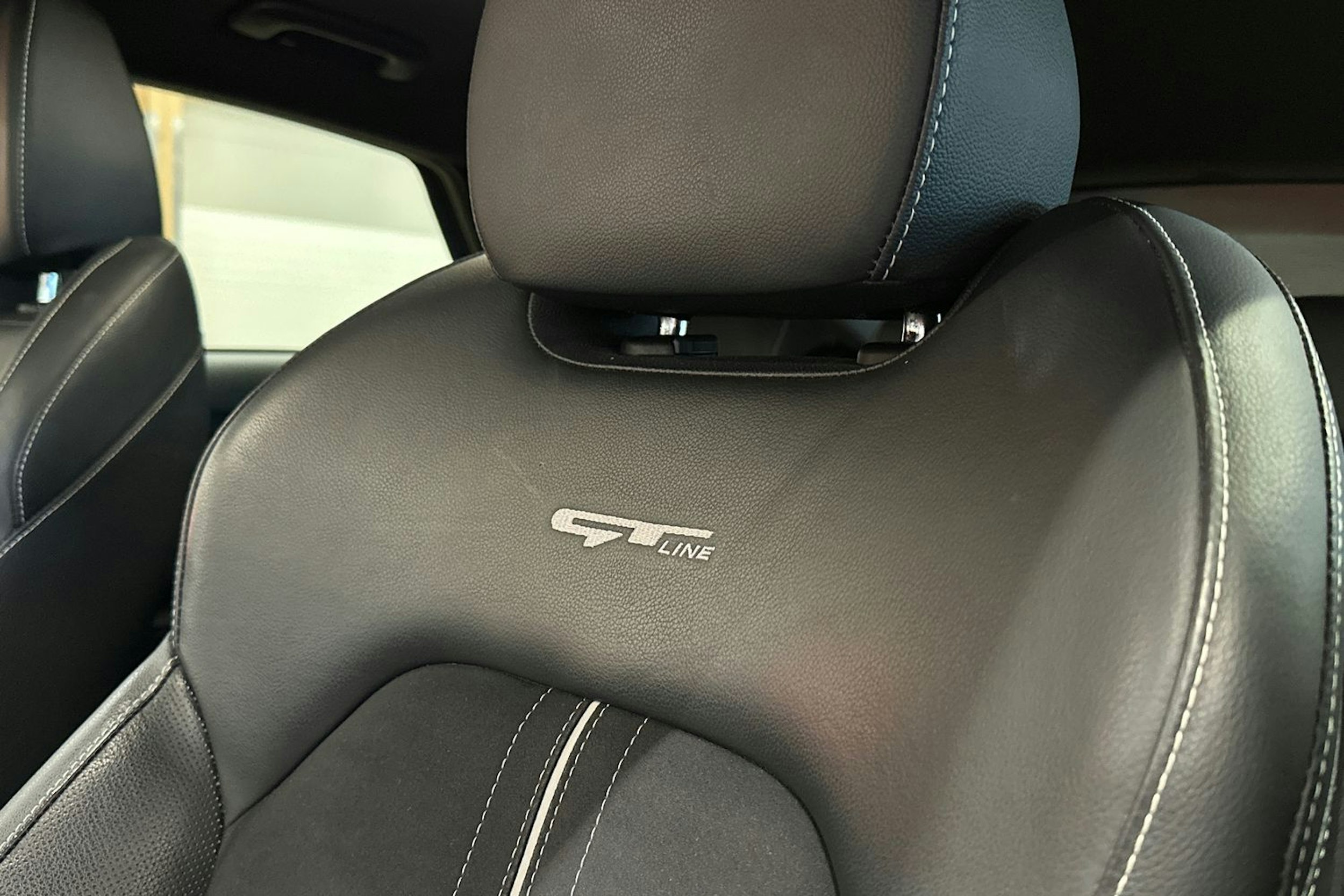 punainen Kia ProCeed 2019 kuva 19.
