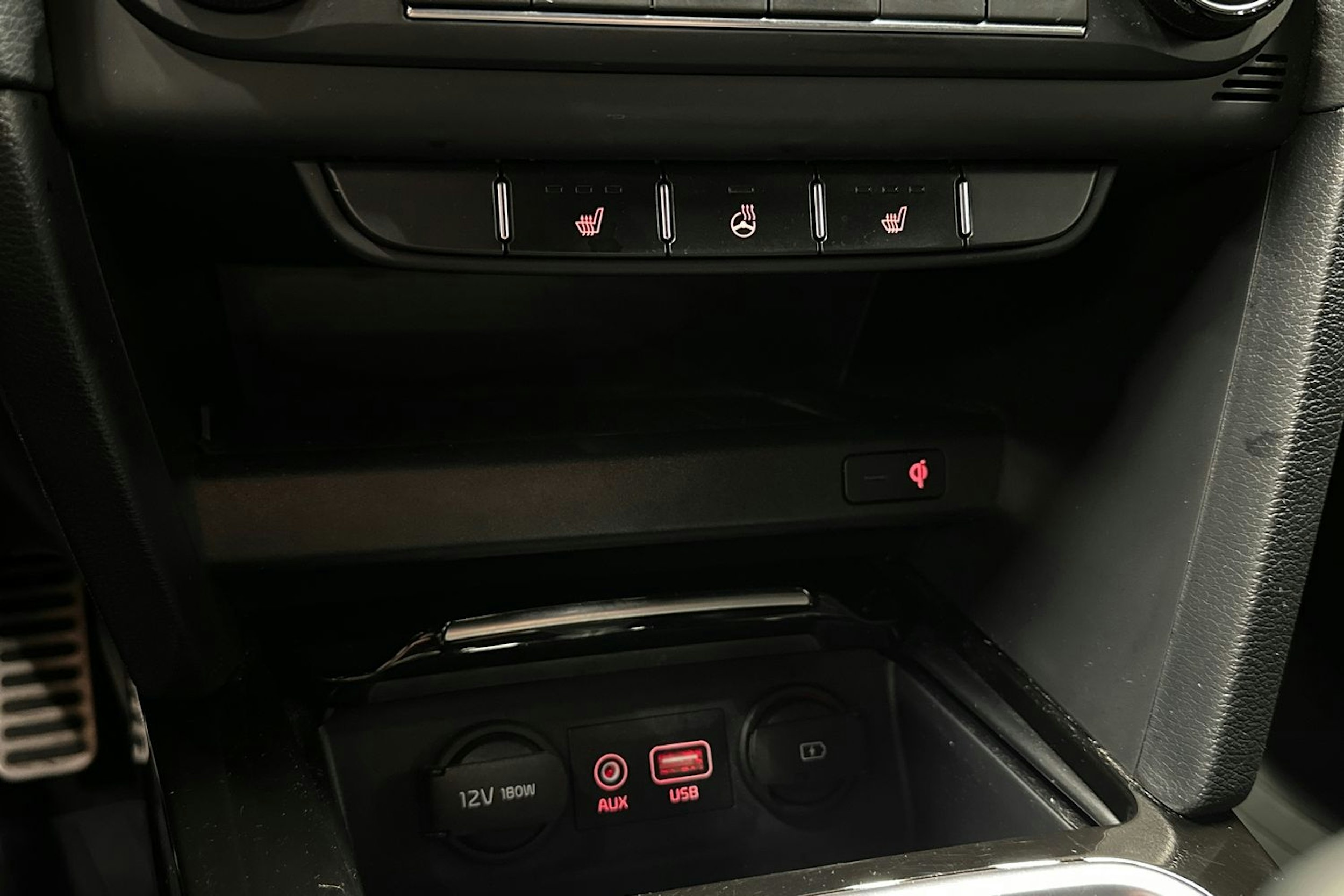 punainen Kia ProCeed 2019 kuva 26.