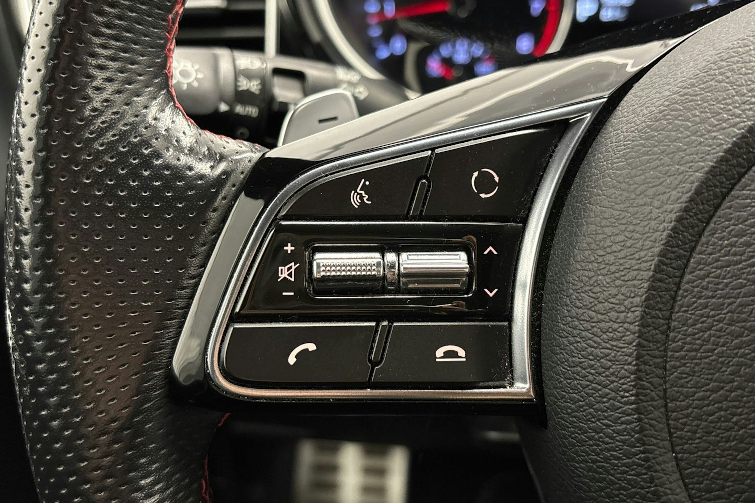 sininen Kia ProCeed 2019 kuva 17.