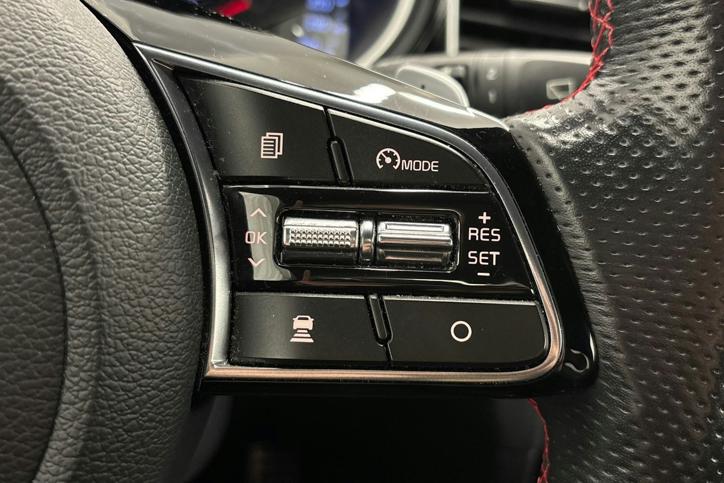 sininen Kia ProCeed 2019 kuva 18.