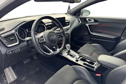 valkoinen Kia ProCeed 2019 kuva 3.