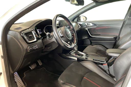 valkoinen Kia ProCeed 2019 kuva 6.