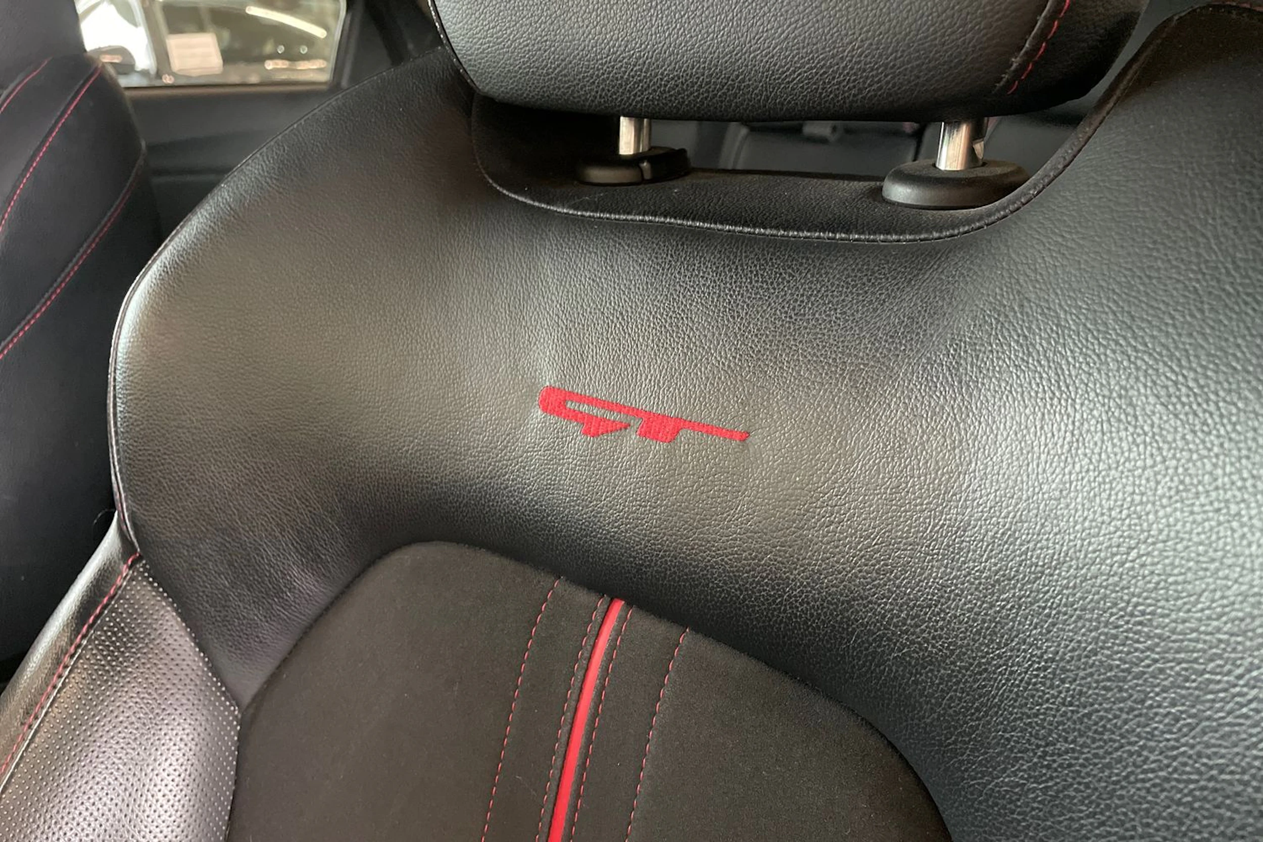 valkoinen Kia ProCeed 2019 kuva 13.