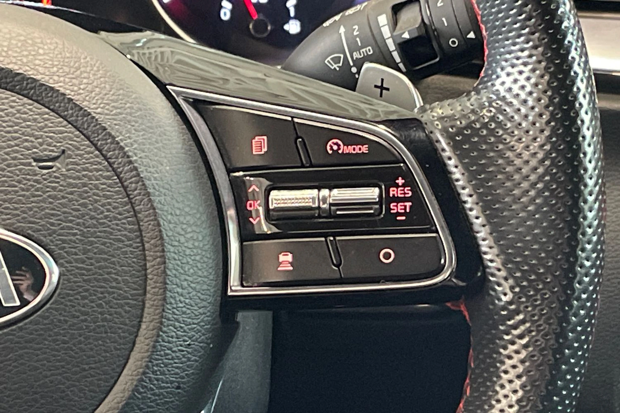 valkoinen Kia ProCeed 2019 kuva 17.