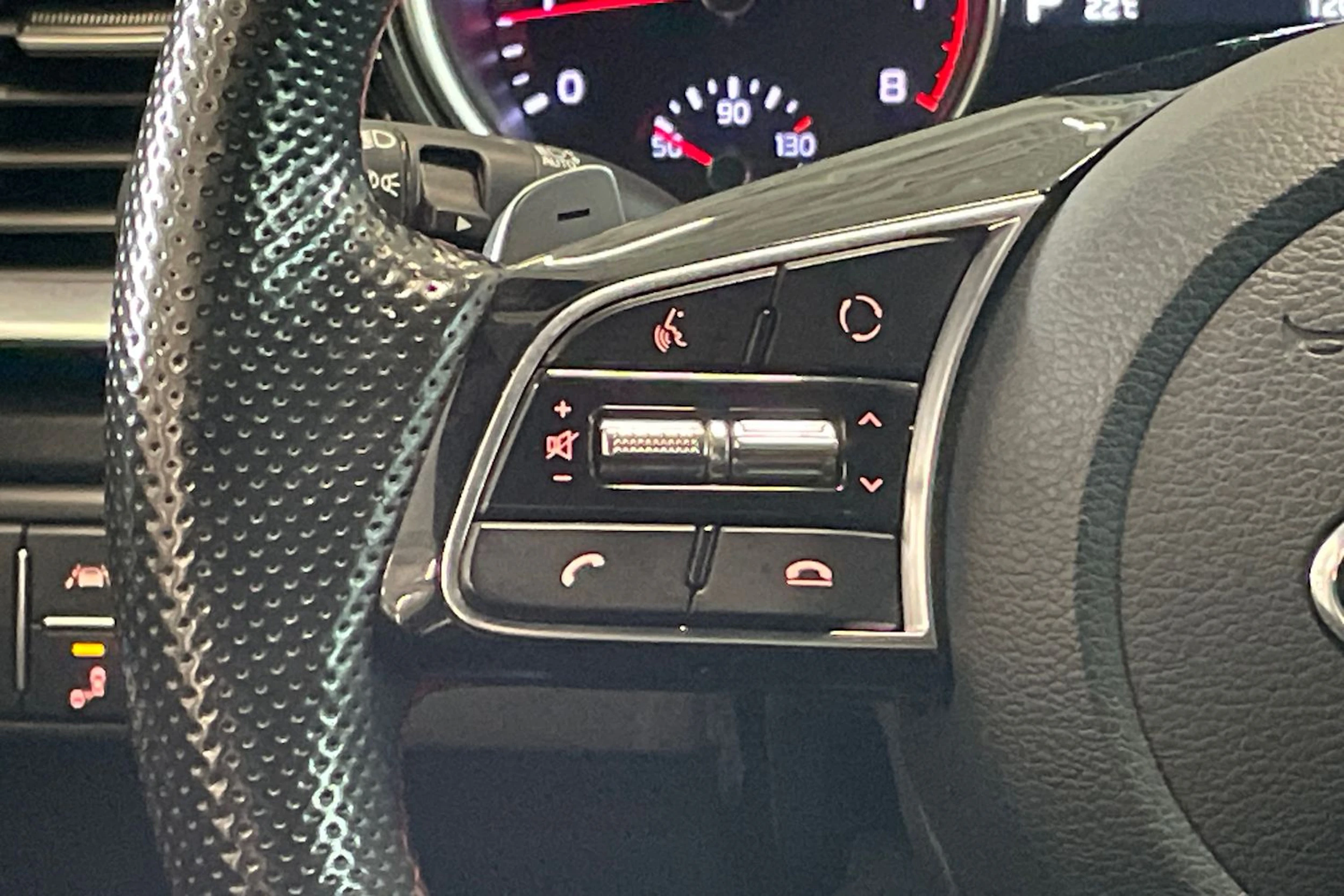 valkoinen Kia ProCeed 2019 kuva 18.