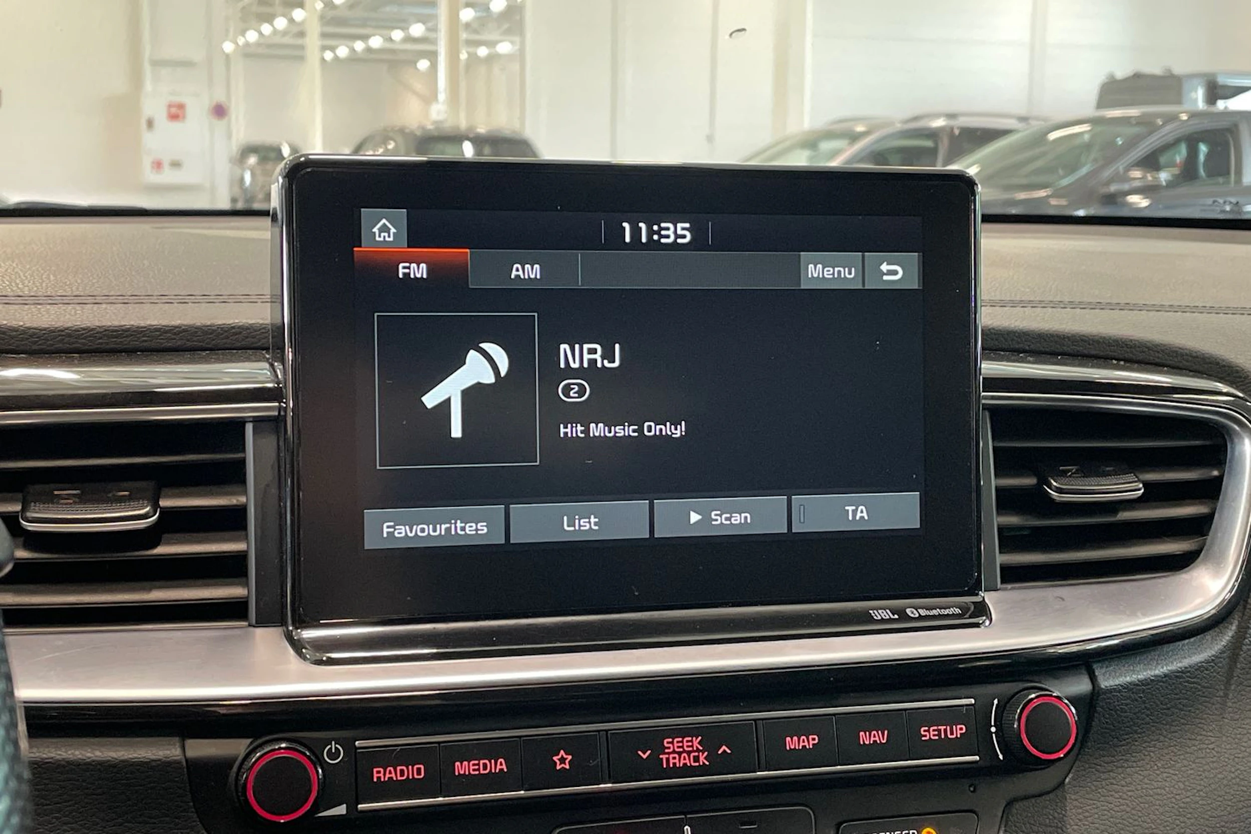 valkoinen Kia ProCeed 2019 kuva 19.